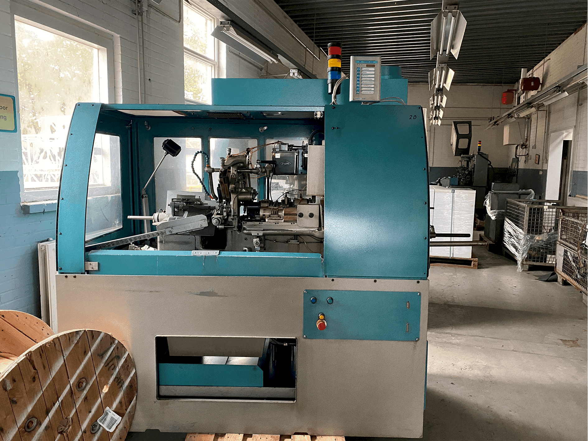 Tornos-Bechler NAT-125 vario Mašinos vaizdas iš priekio