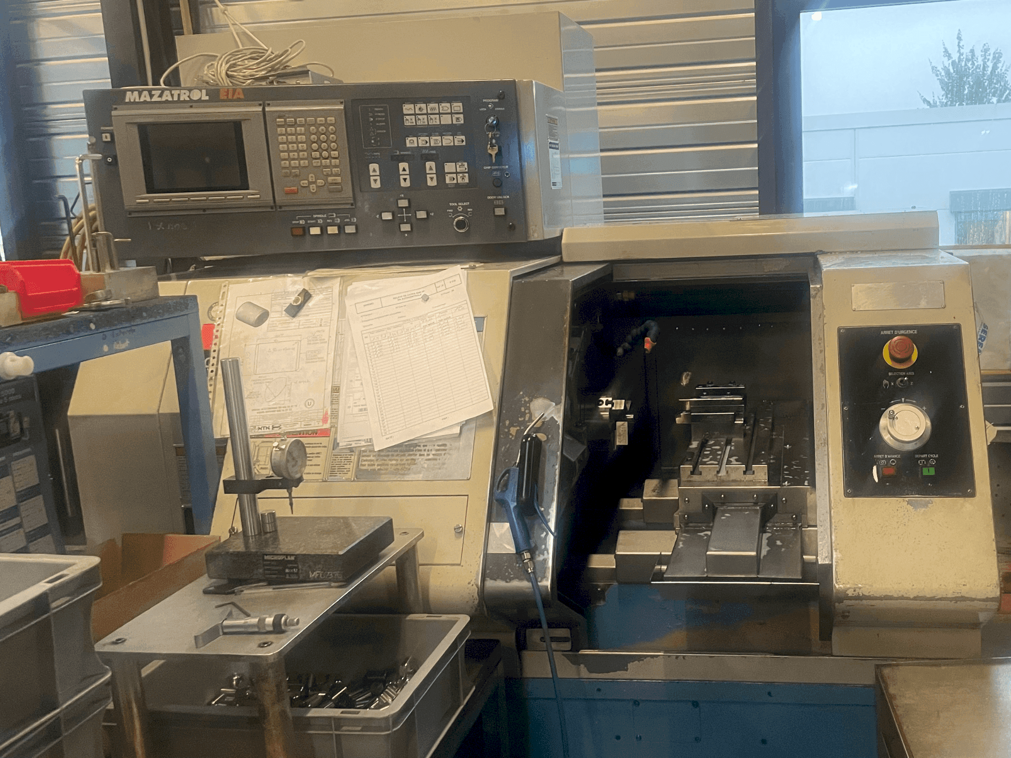 Mazak QT6 T (2007)+MAZAK QT6 G (2002)+1 LNS Hydrobar mini sprint Mašinos vaizdas iš priekio