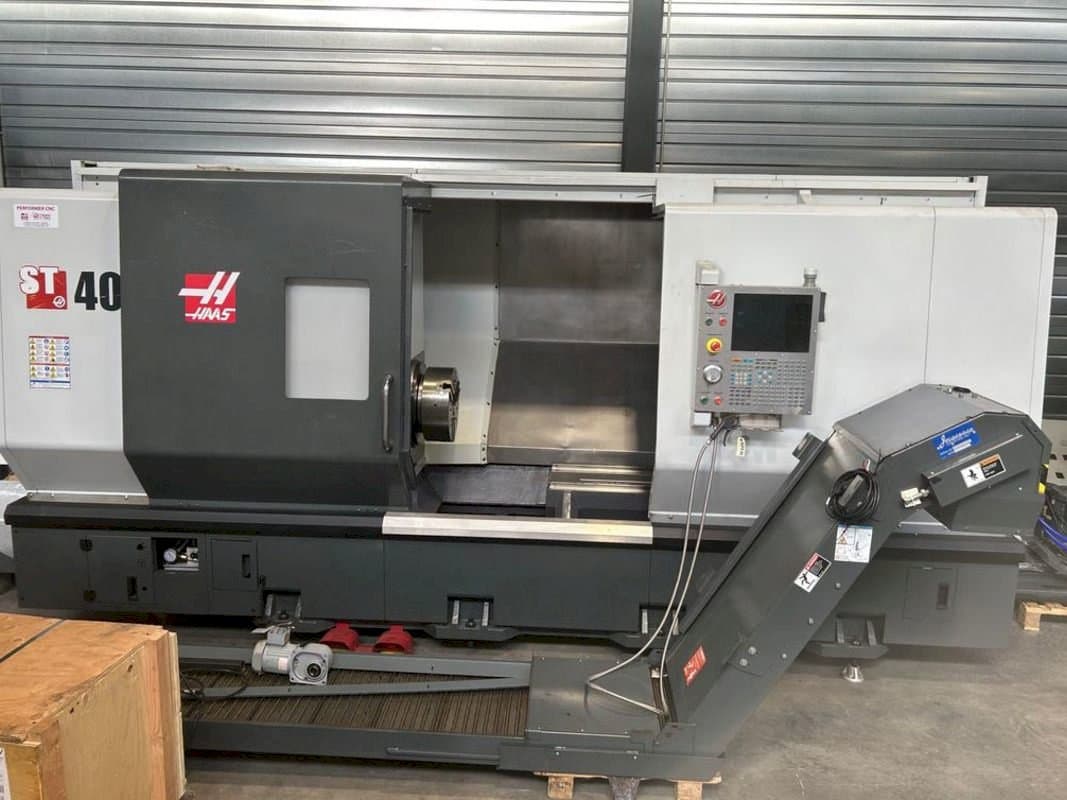 HAAS ST-40 Mašinos vaizdas iš priekio