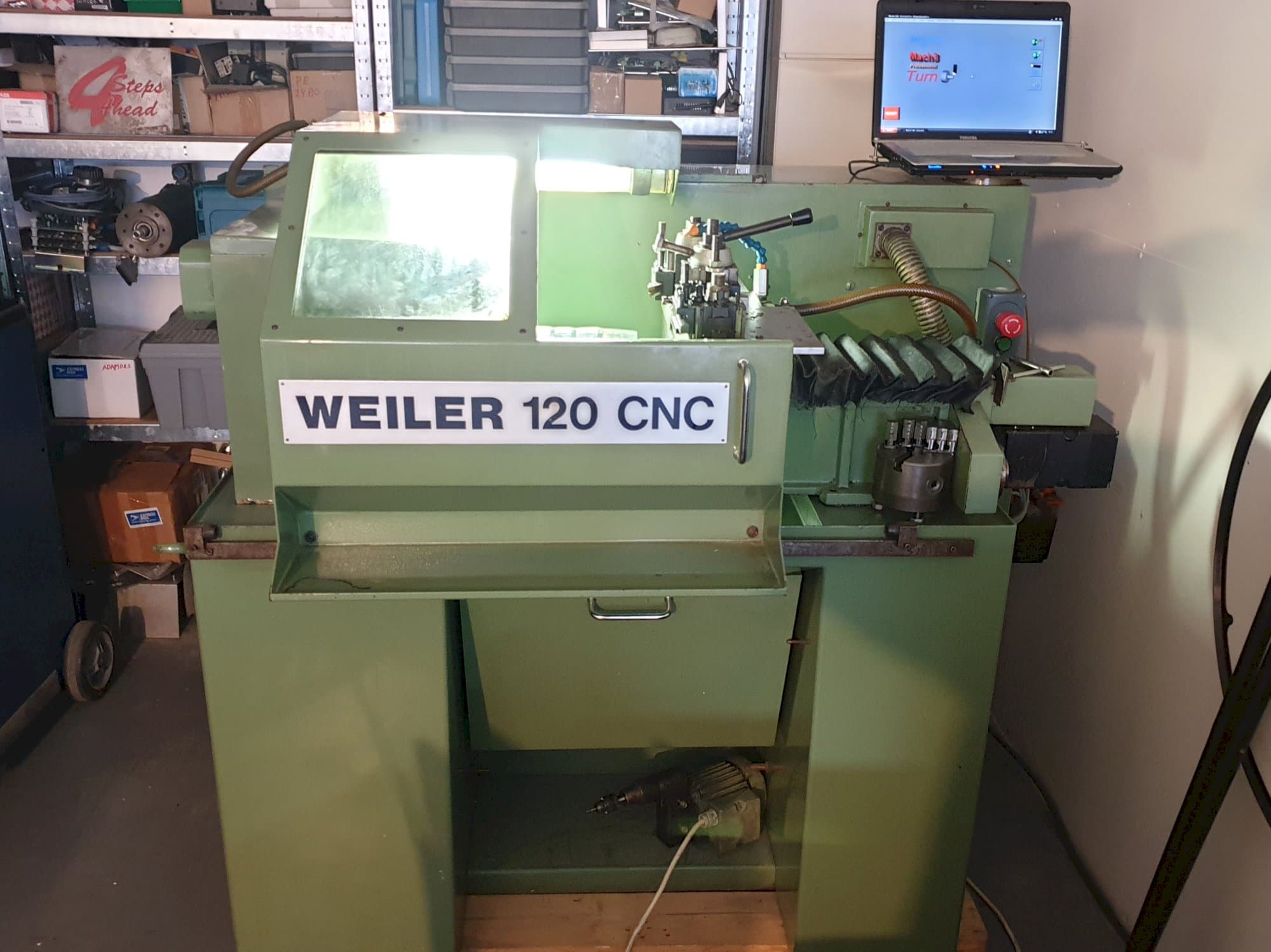 Weiler 120 CNC Mašinos vaizdas iš priekio