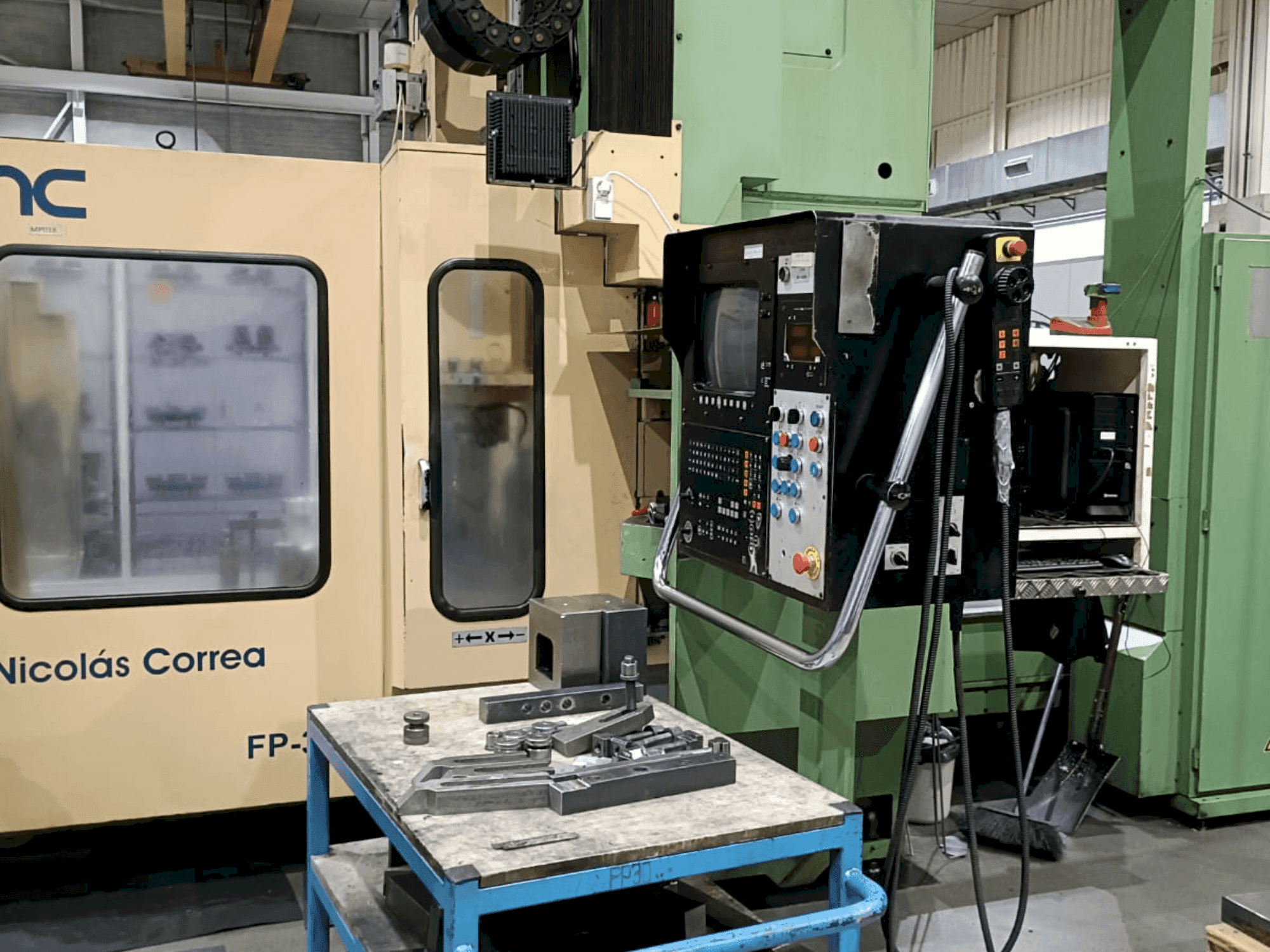 Correa FP30 Mašinos vaizdas iš priekio