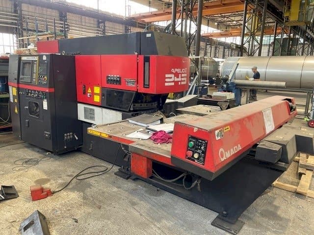 AMADA Apelio II 245 Mašinos vaizdas iš priekio