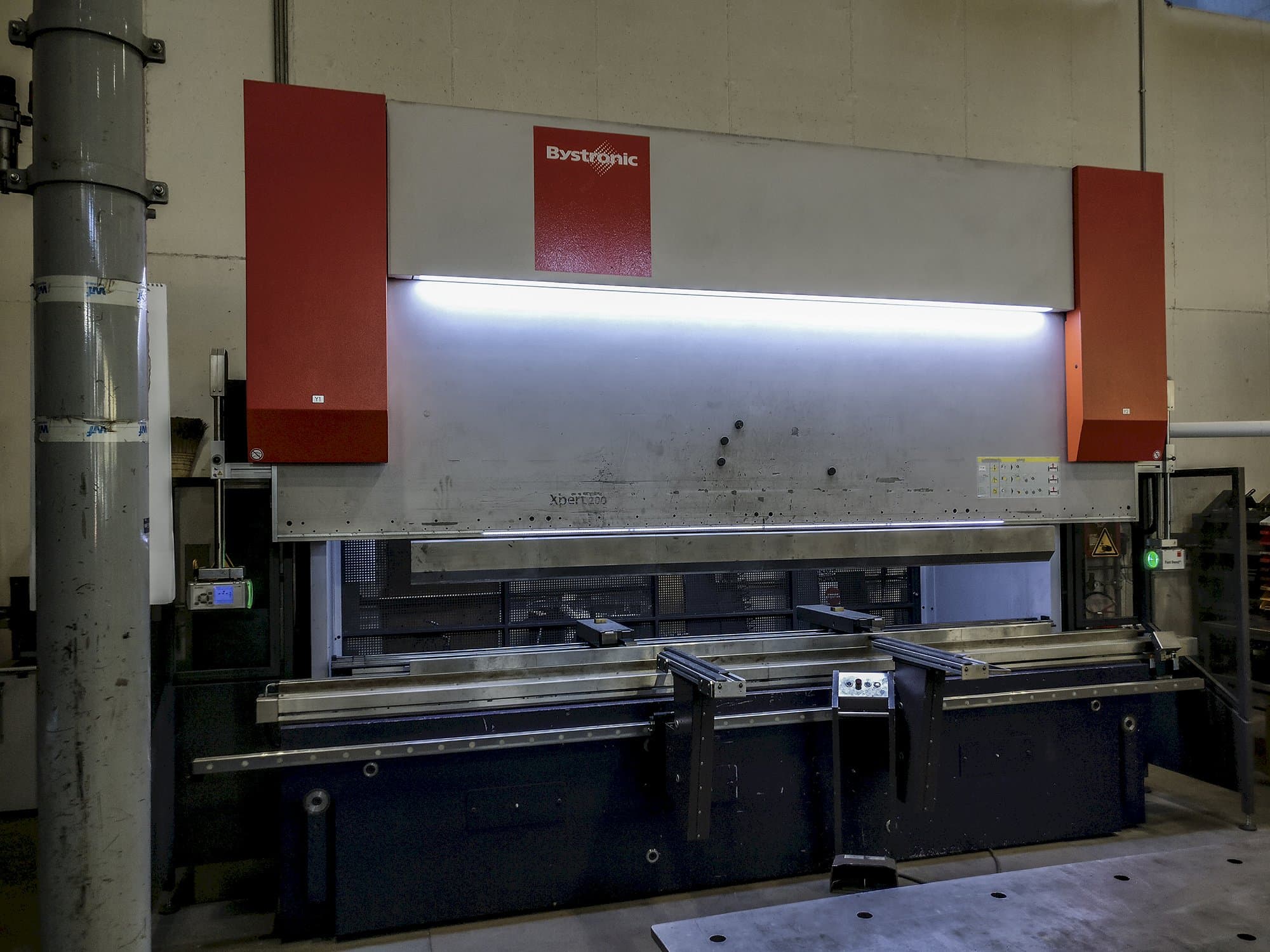 Bystronic Xpert 200x4100 Mašinos vaizdas iš priekio