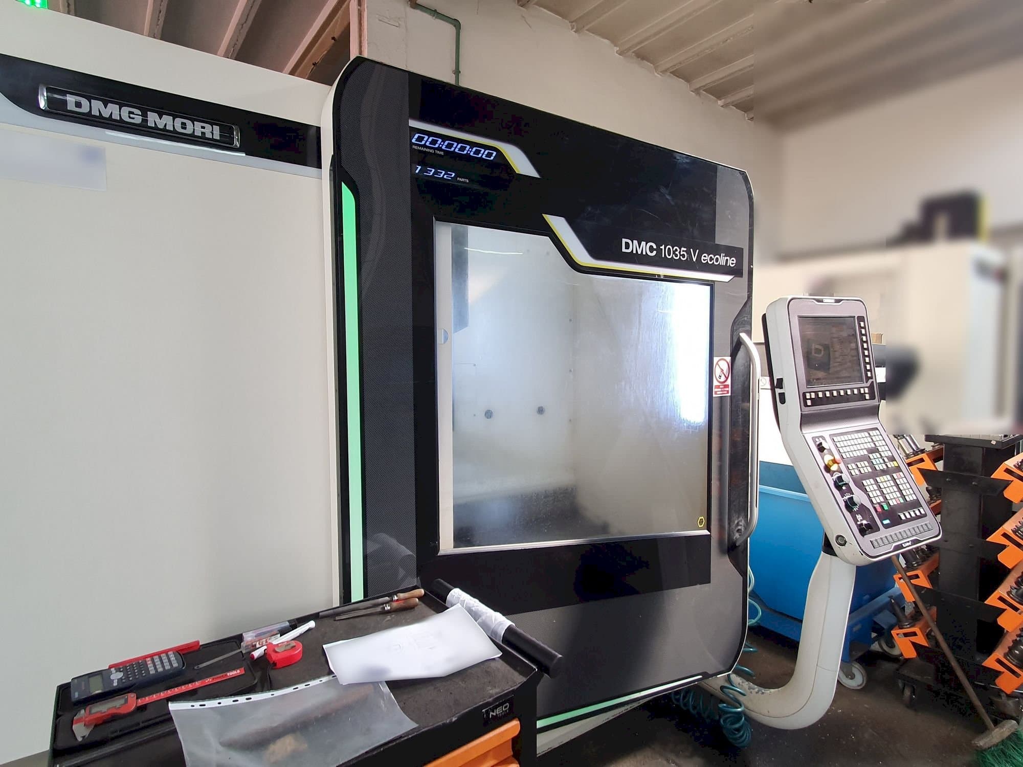 DMG MORI DMC 1035V Ecoline Mašinos vaizdas iš priekio