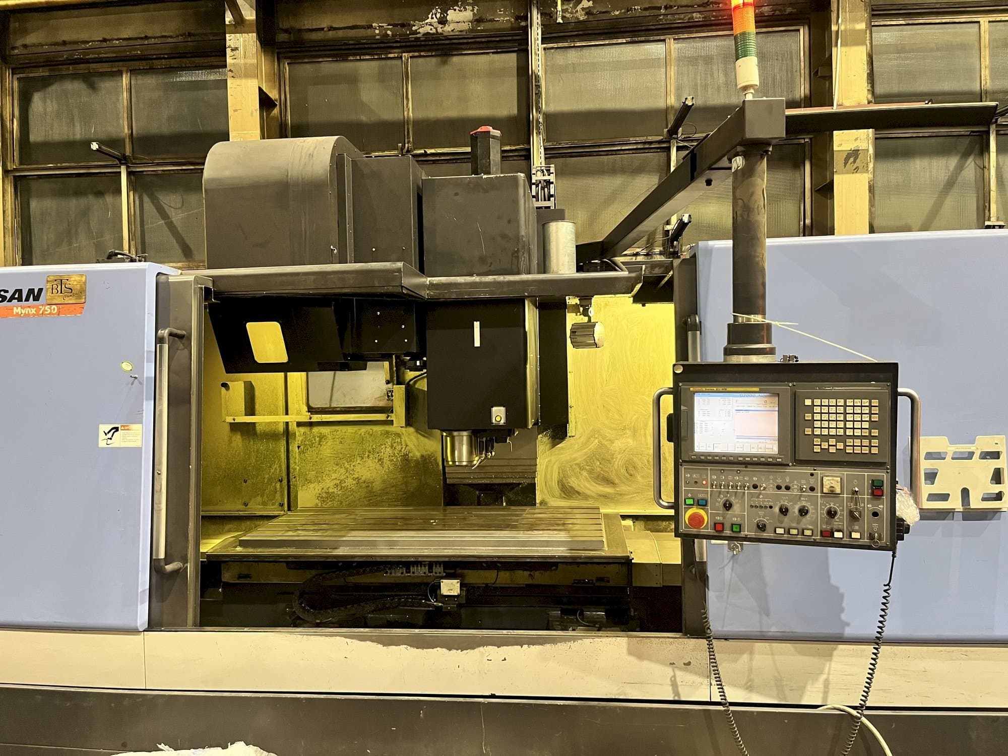 Doosan MYNX 750 Mašinos vaizdas iš priekio