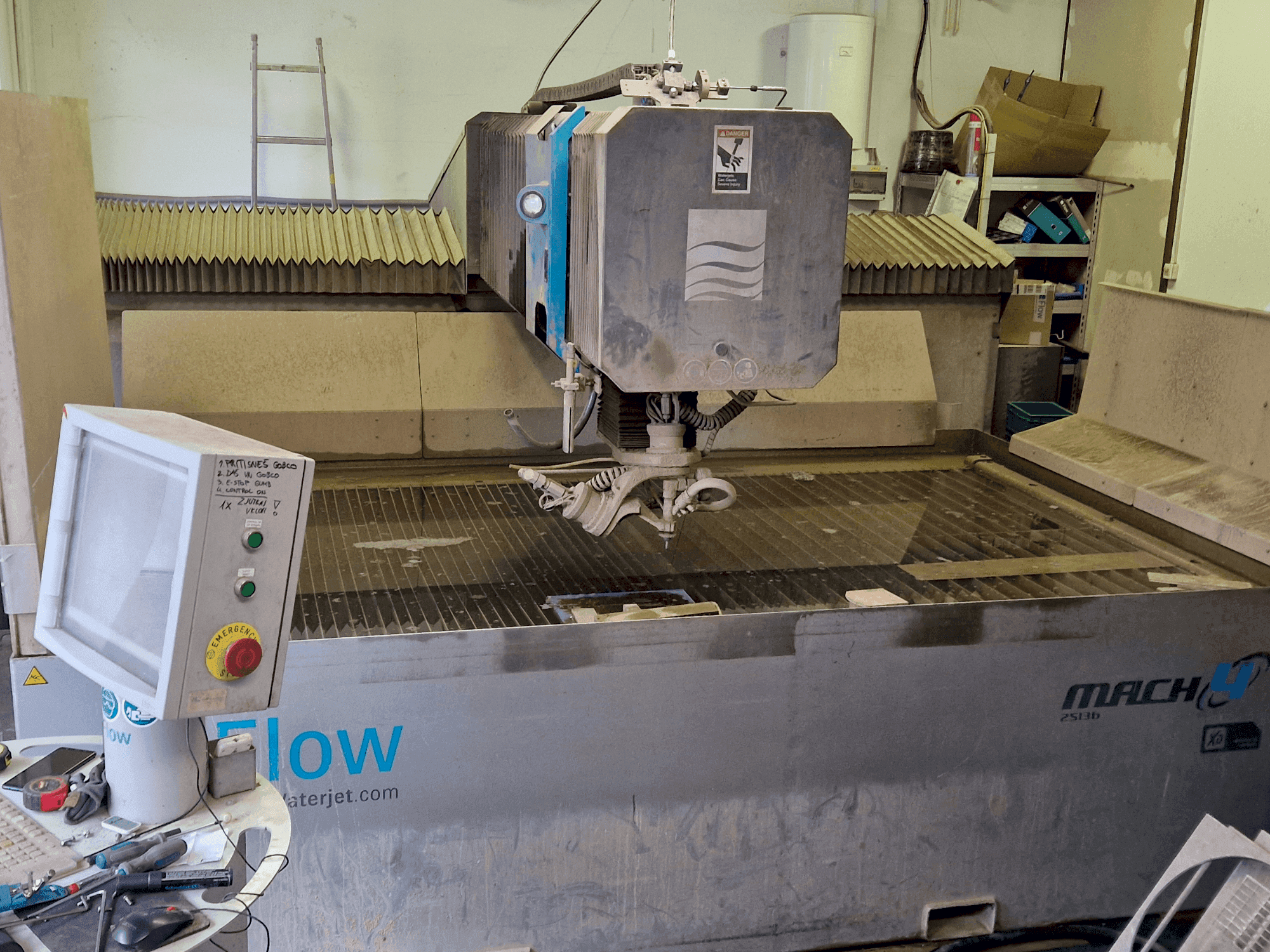 Flow Mach 4 B Mašinos vaizdas iš priekio