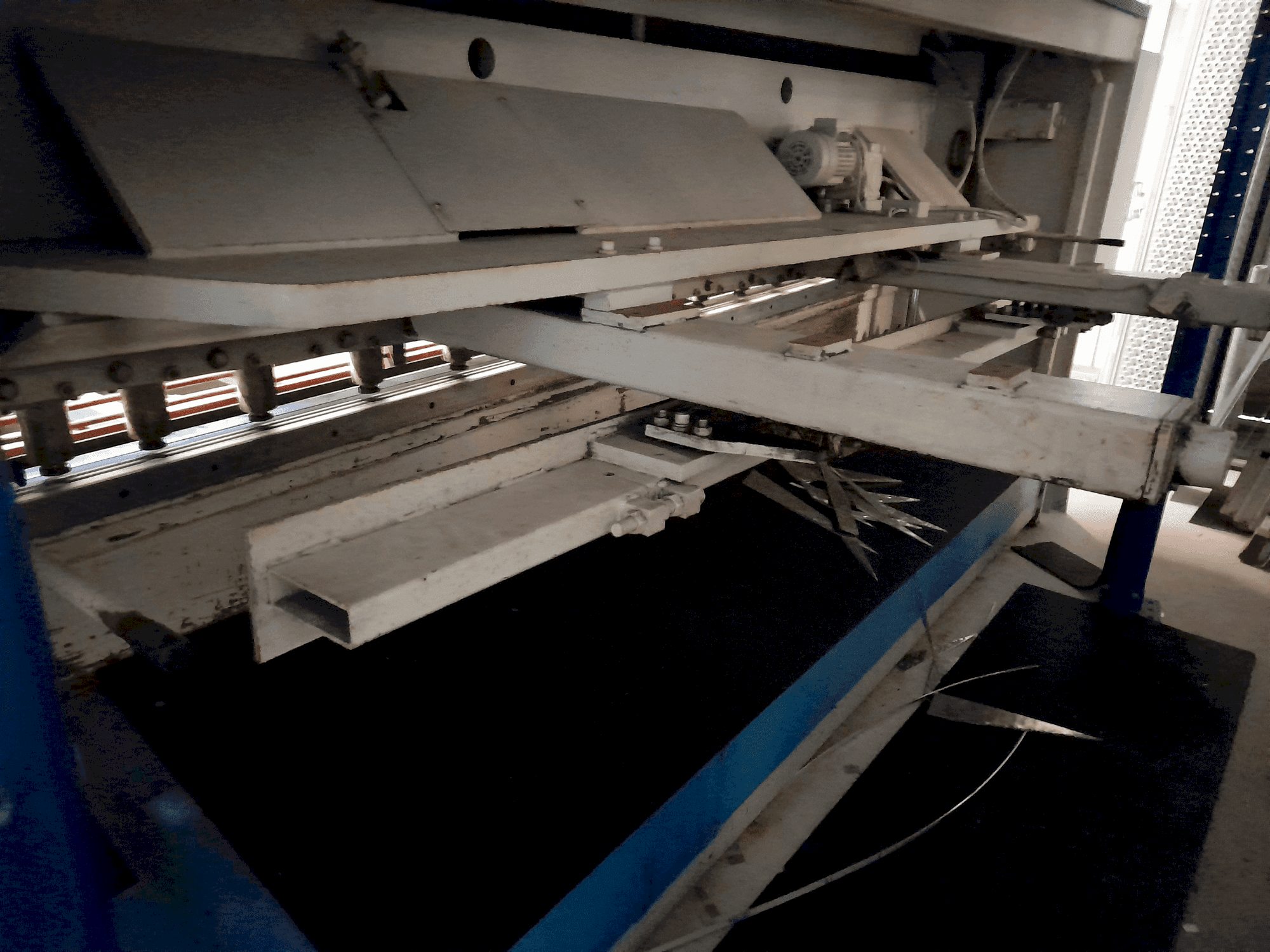 LVD HST 25/6 Mašinos vaizdas iš priekio