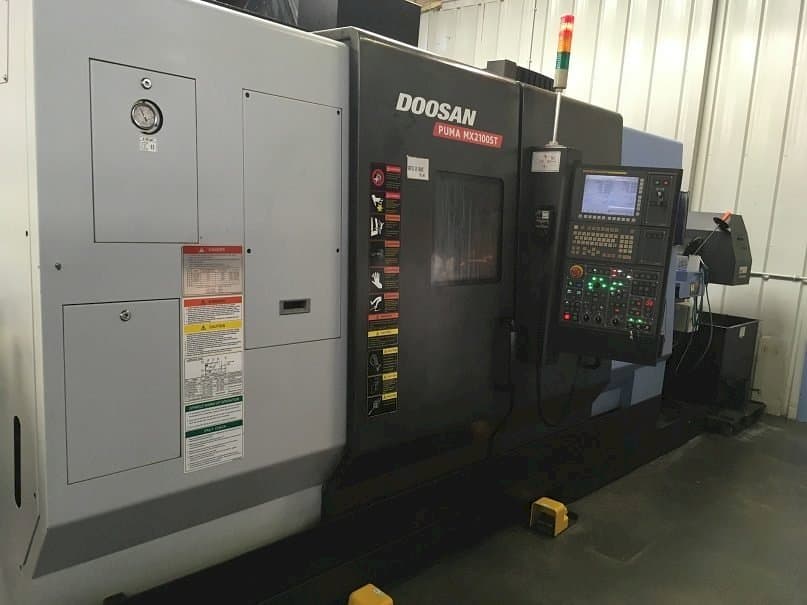 Doosan Puma MX 2100 ST Mašinos vaizdas iš priekio