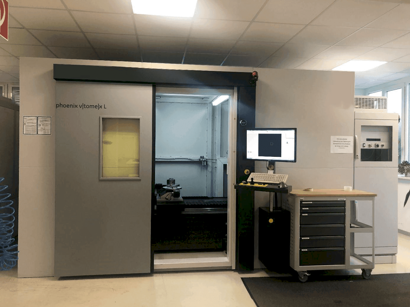 Phoenix V|tome|x L 240 Mašinos vaizdas iš priekio