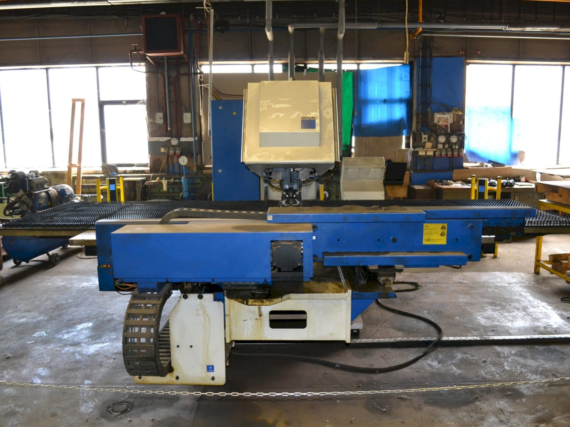 Trumpf Trumatic 2000R Mašinos vaizdas iš priekio