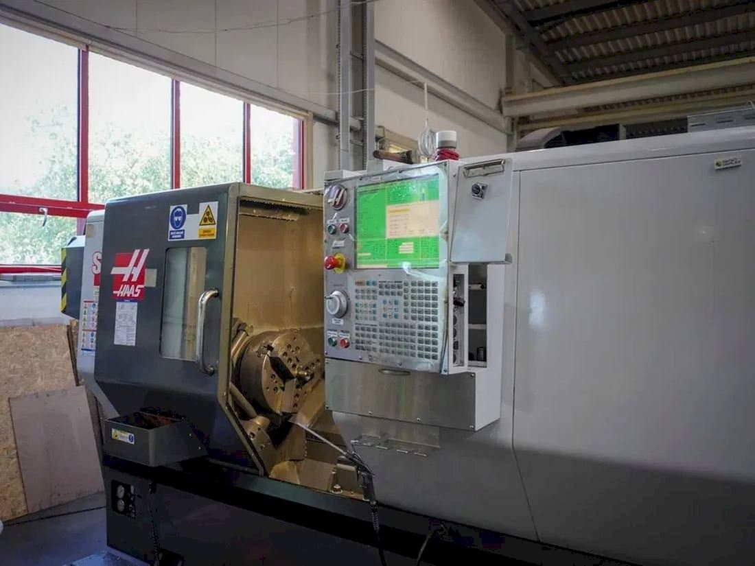 HAAS ST-30 Mašinos vaizdas iš priekio
