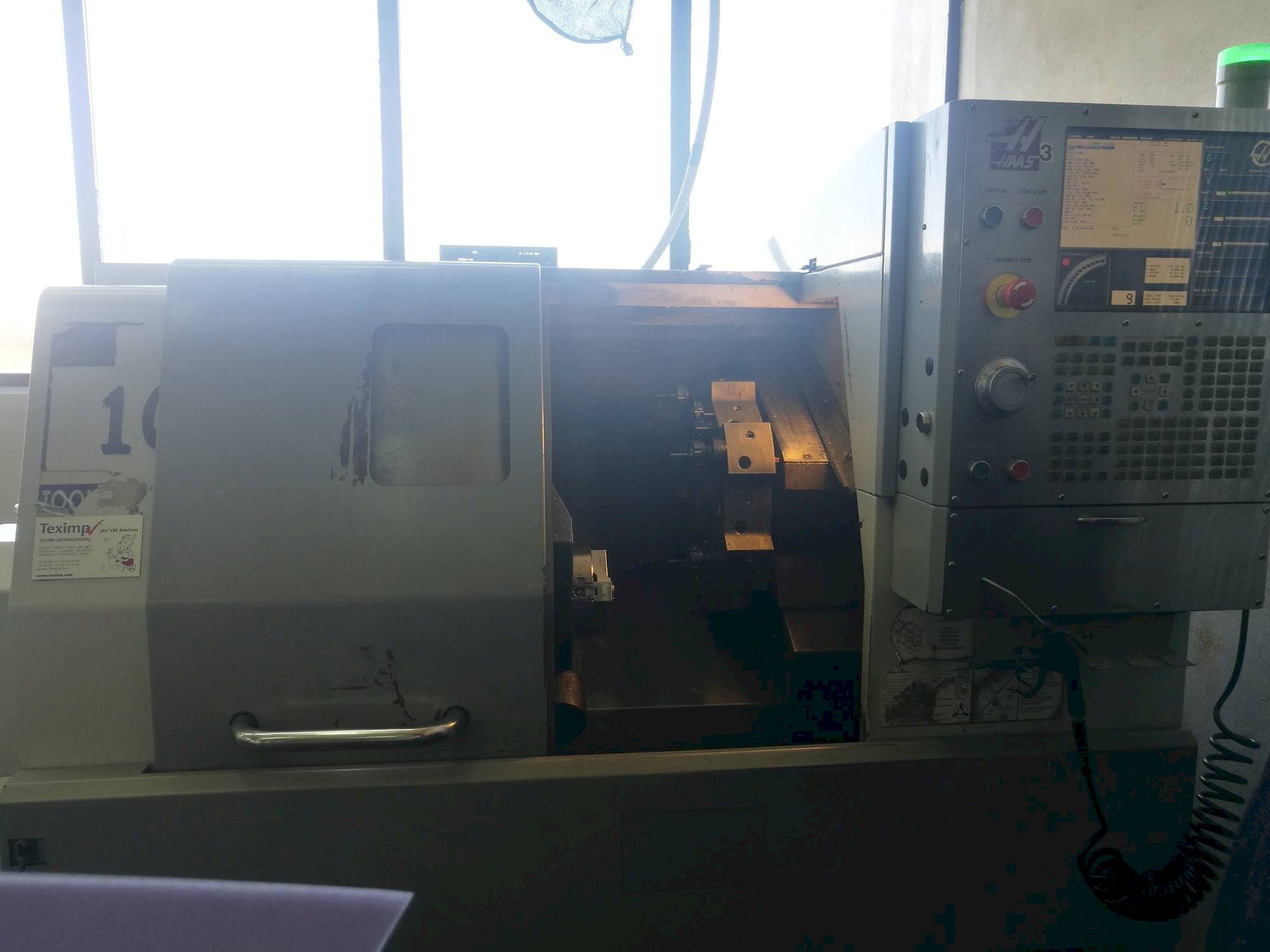 HAAS SL-10HE Mašinos vaizdas iš priekio