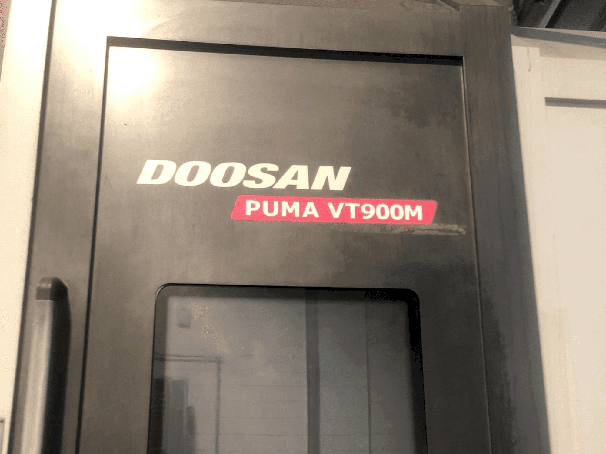 DOOSAN Puma VT900M Mašinos vaizdas iš priekio