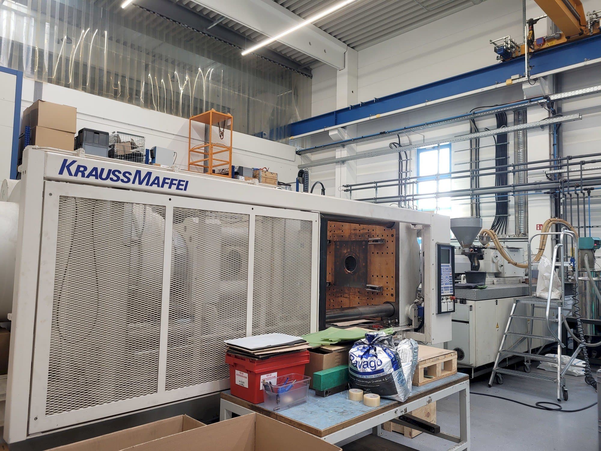 Krauss Maffei 650-4350BM-MC4 Mašinos vaizdas iš priekio