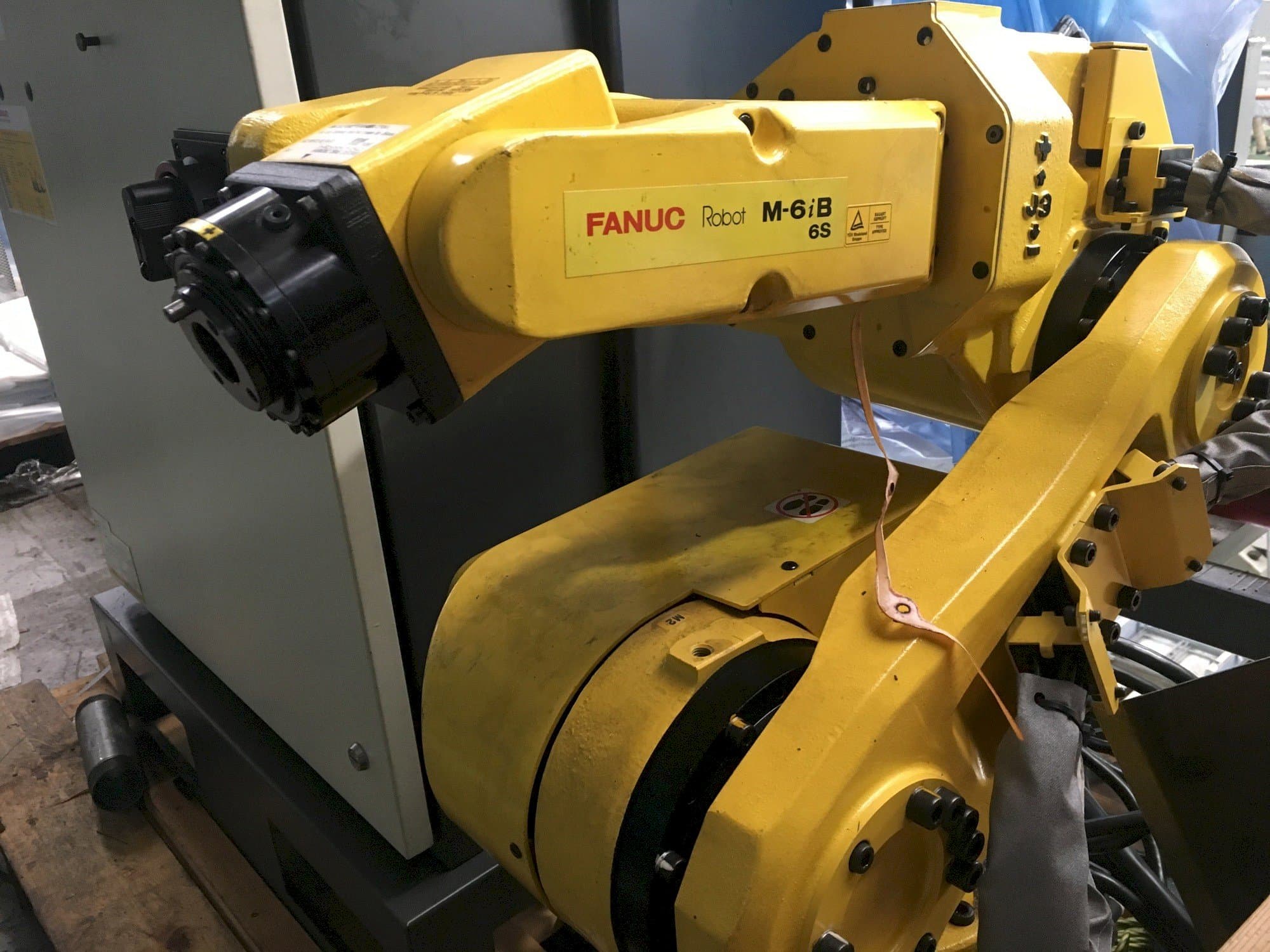 FANUC M-6iB 6S Mašinos vaizdas iš priekio