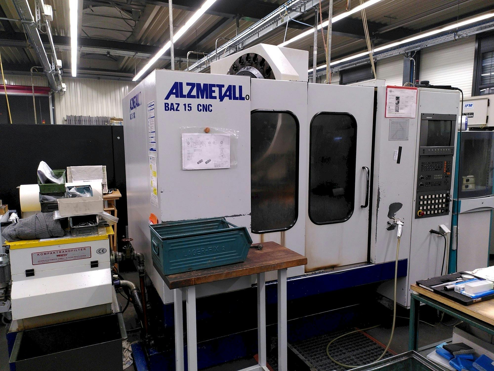 Alzmetall BAZ 15 CNC Mašinos vaizdas iš priekio
