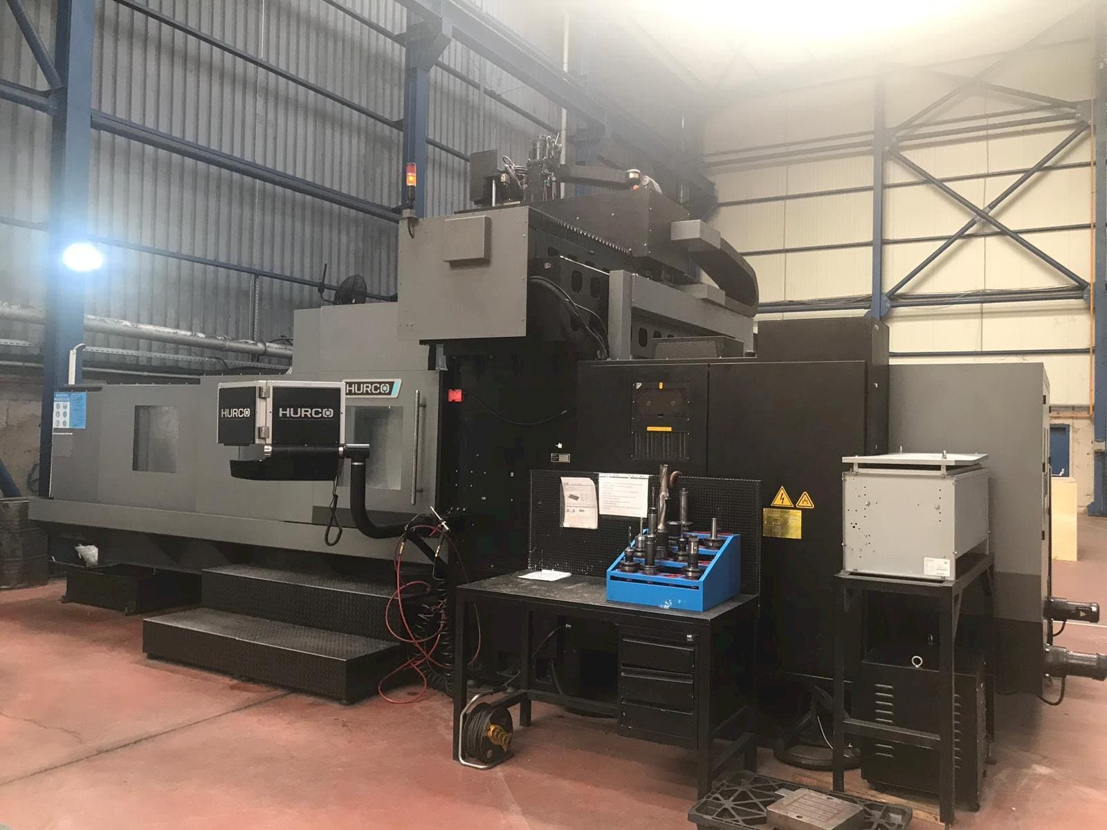 Hurco DCX 32i Mašinos vaizdas iš priekio