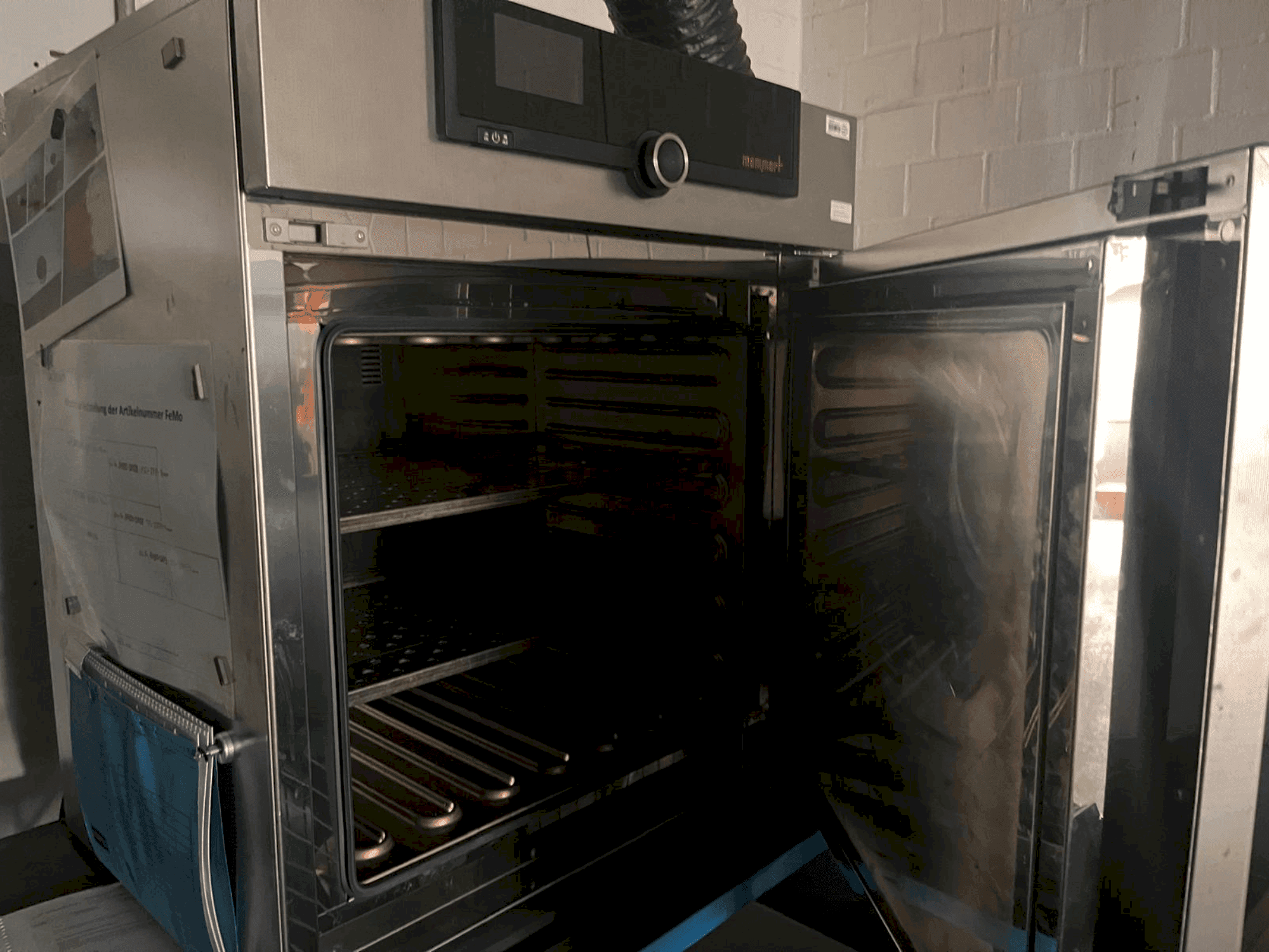 MEMMERT UN110 Mašinos vaizdas iš priekio