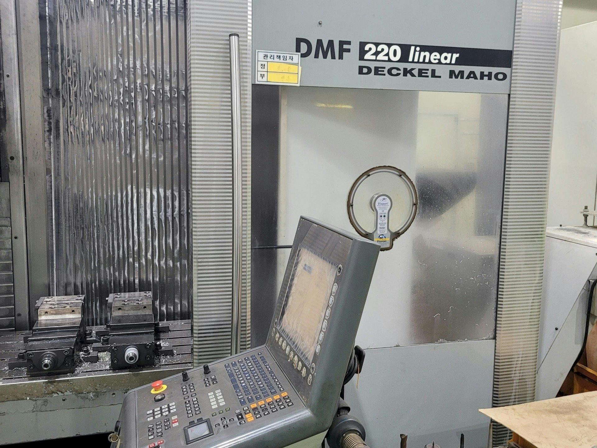 DECKEL MAHO DMF 220 Linear Mašinos vaizdas iš priekio
