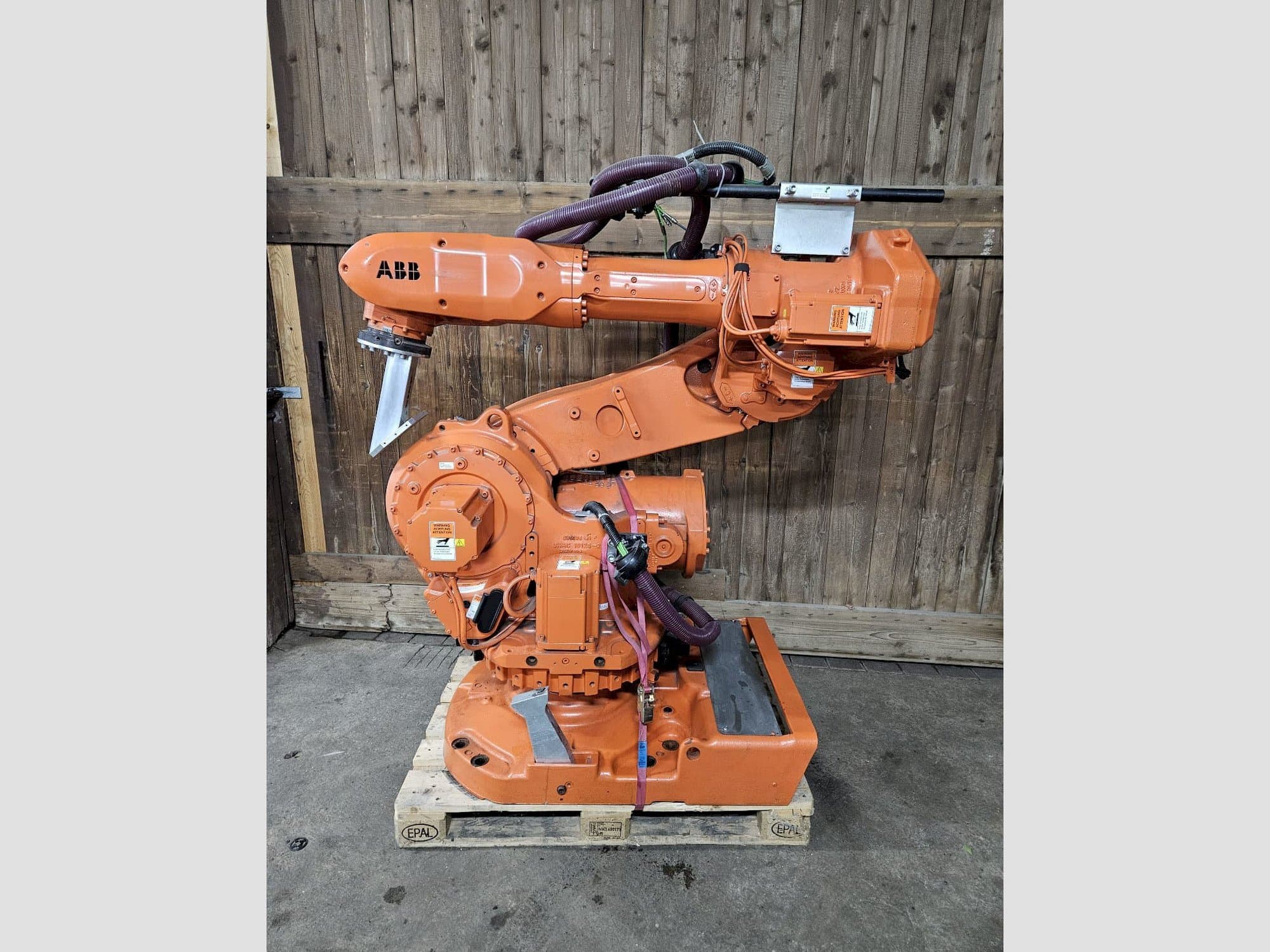 ABB IRB 6600-175/2.55 Mašinos vaizdas iš priekio