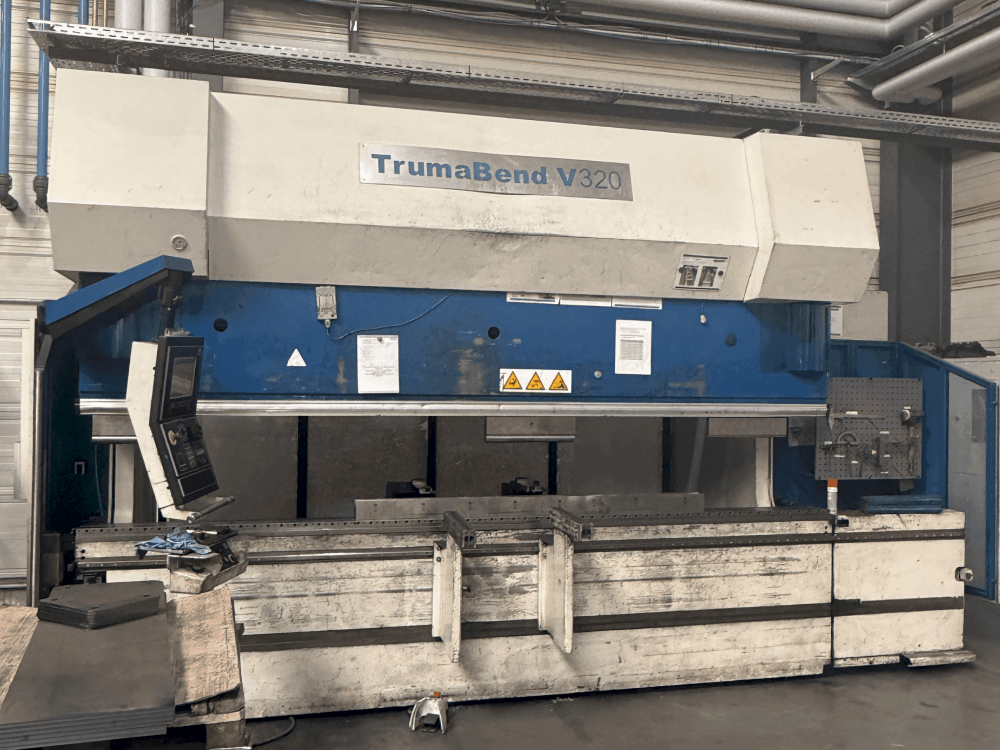 TRUMPF TrumaBend V320 Mašinos vaizdas iš priekio