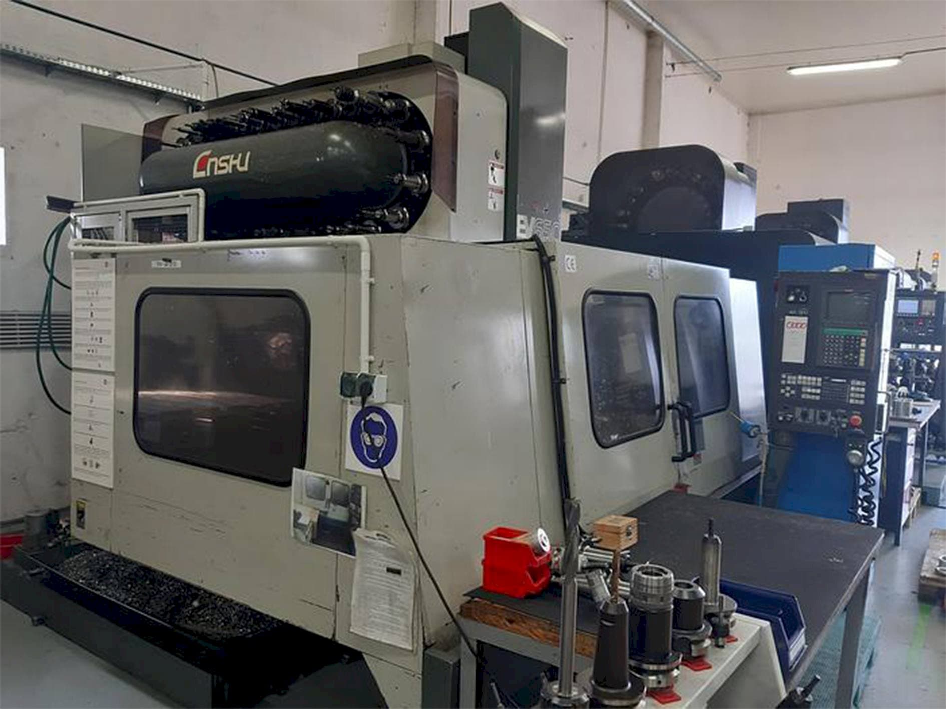 Enshu EV 650 Mašinos vaizdas iš priekio