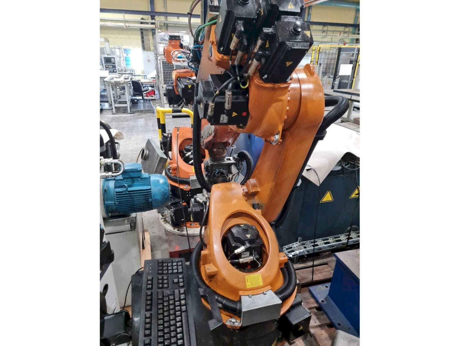 KUKA KR30-3 Mašinos vaizdas iš priekio