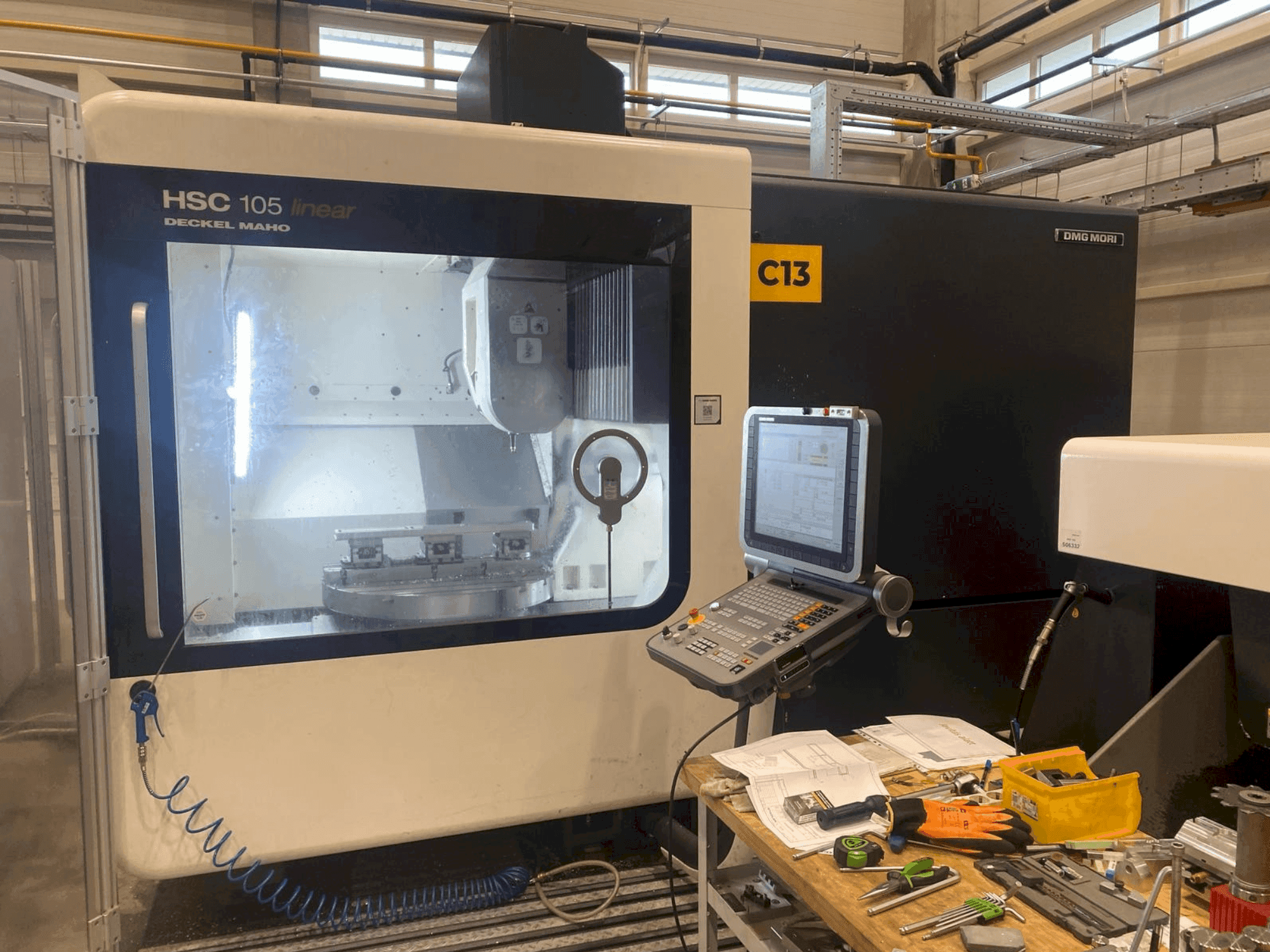 DMG MORI HSC 105 Mašinos vaizdas iš priekio