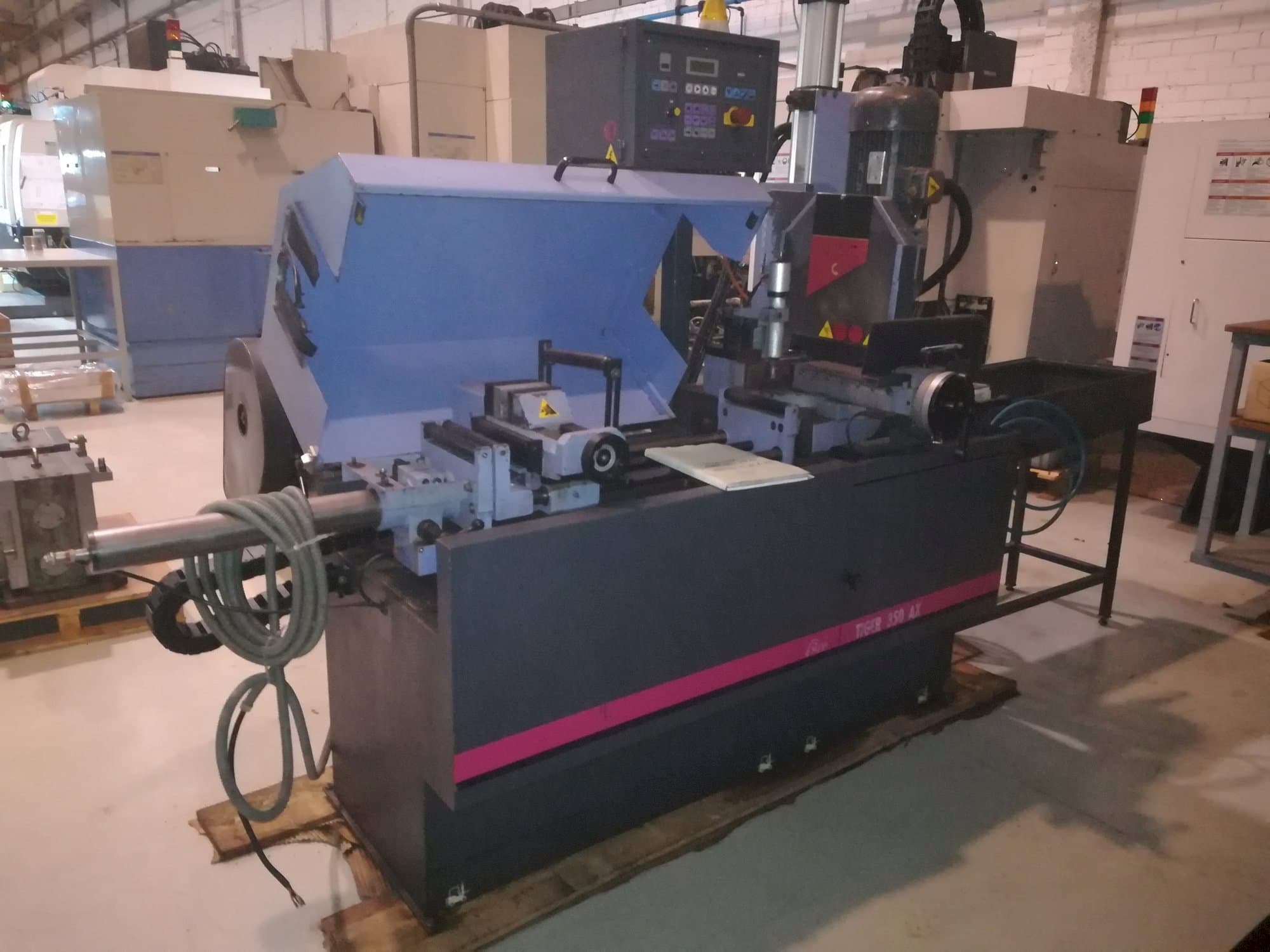 MEP TIGER 350 AX Mašinos vaizdas iš priekio