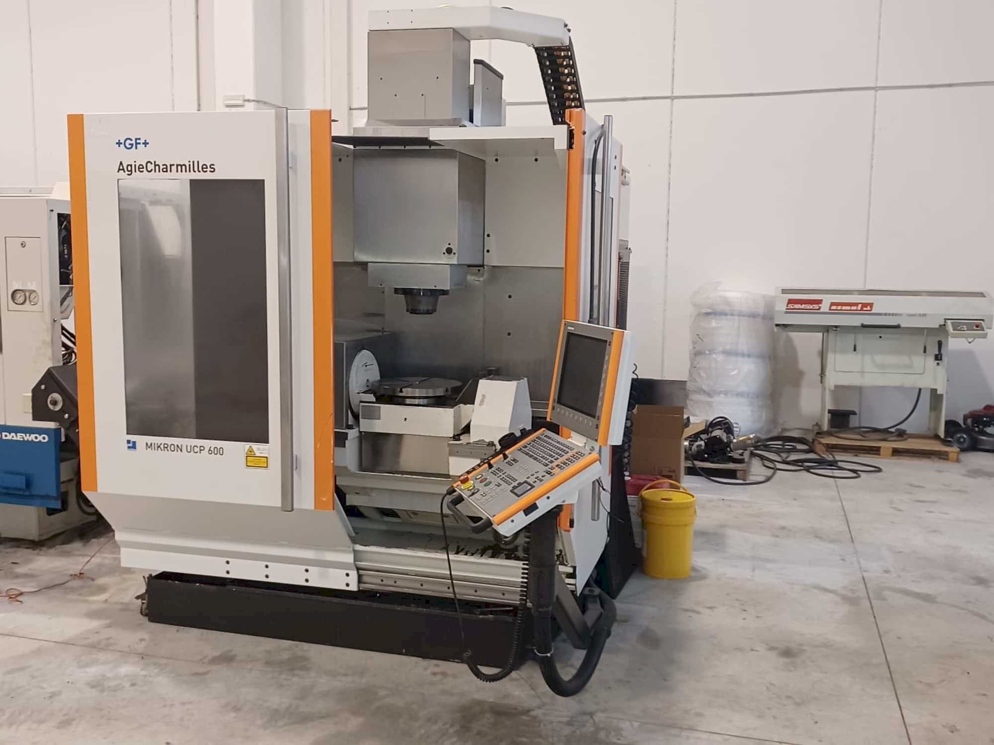 AgieCharmilles Mikron UCP 600 Mašinos vaizdas iš priekio