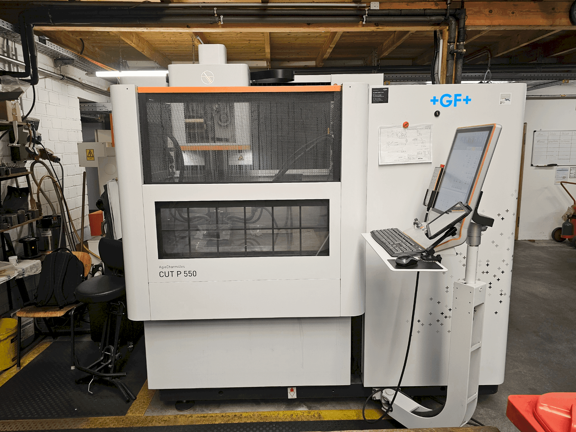 AgieCharmilles CUT P 550 Mašinos vaizdas iš priekio