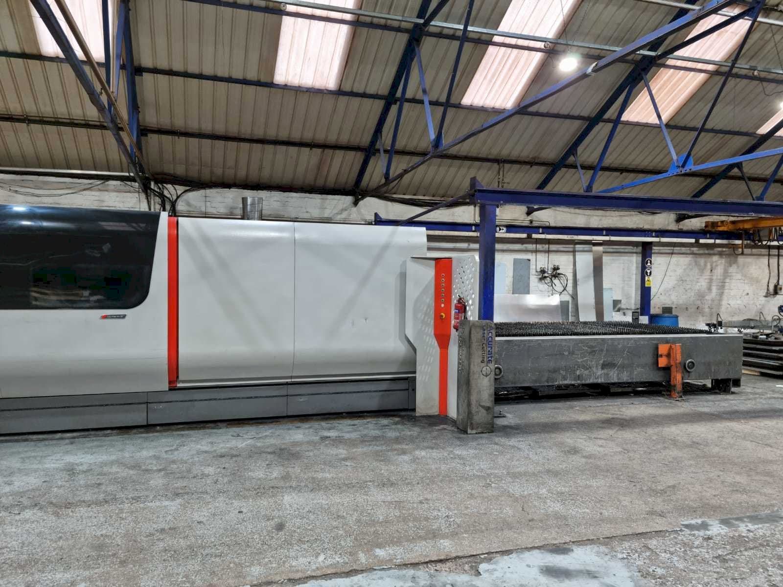 Bystronic Bystar Fiber 4020 10KW Mašinos vaizdas iš priekio