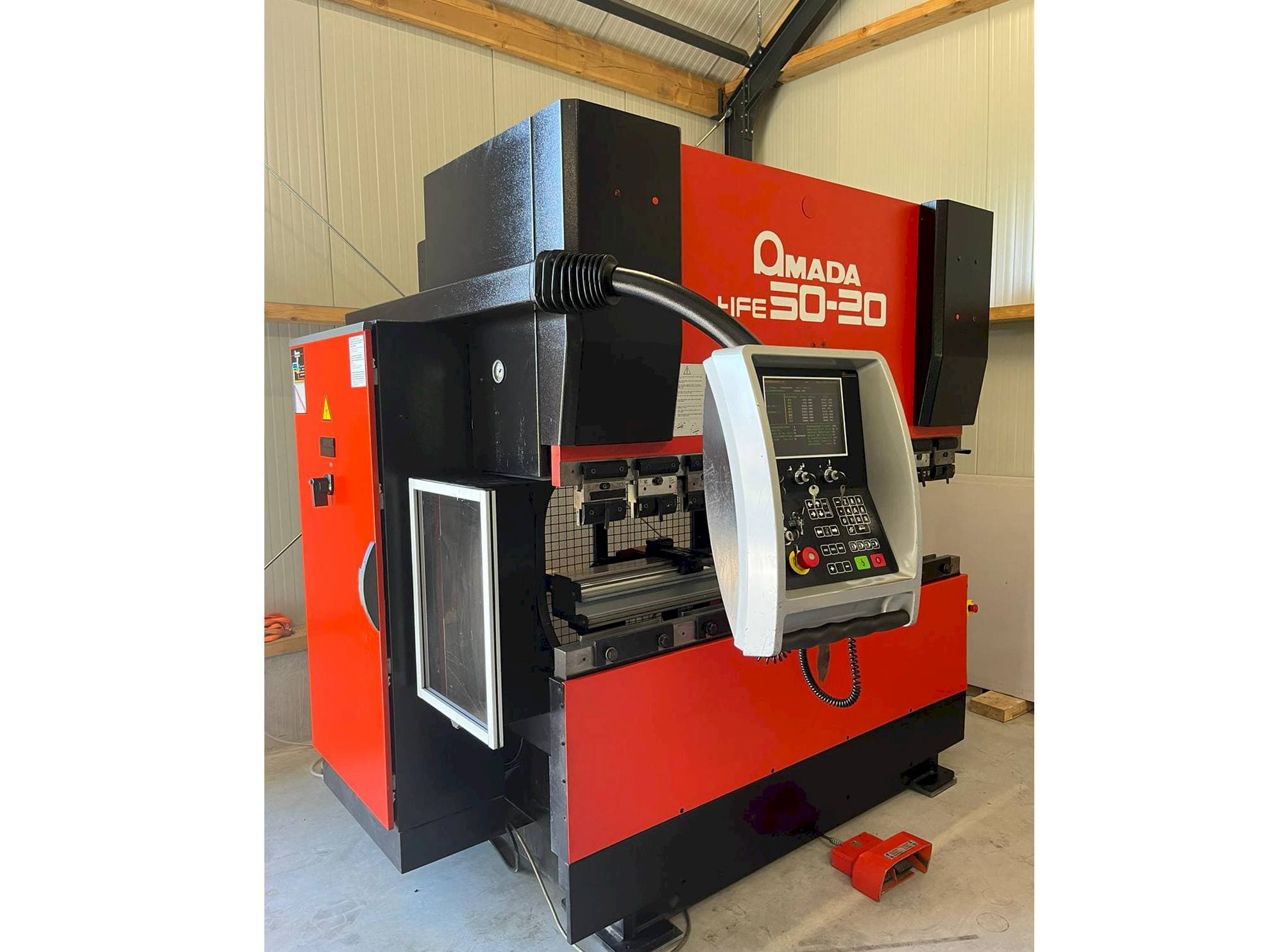 AMADA HFE 50 20 Mašinos vaizdas iš priekio