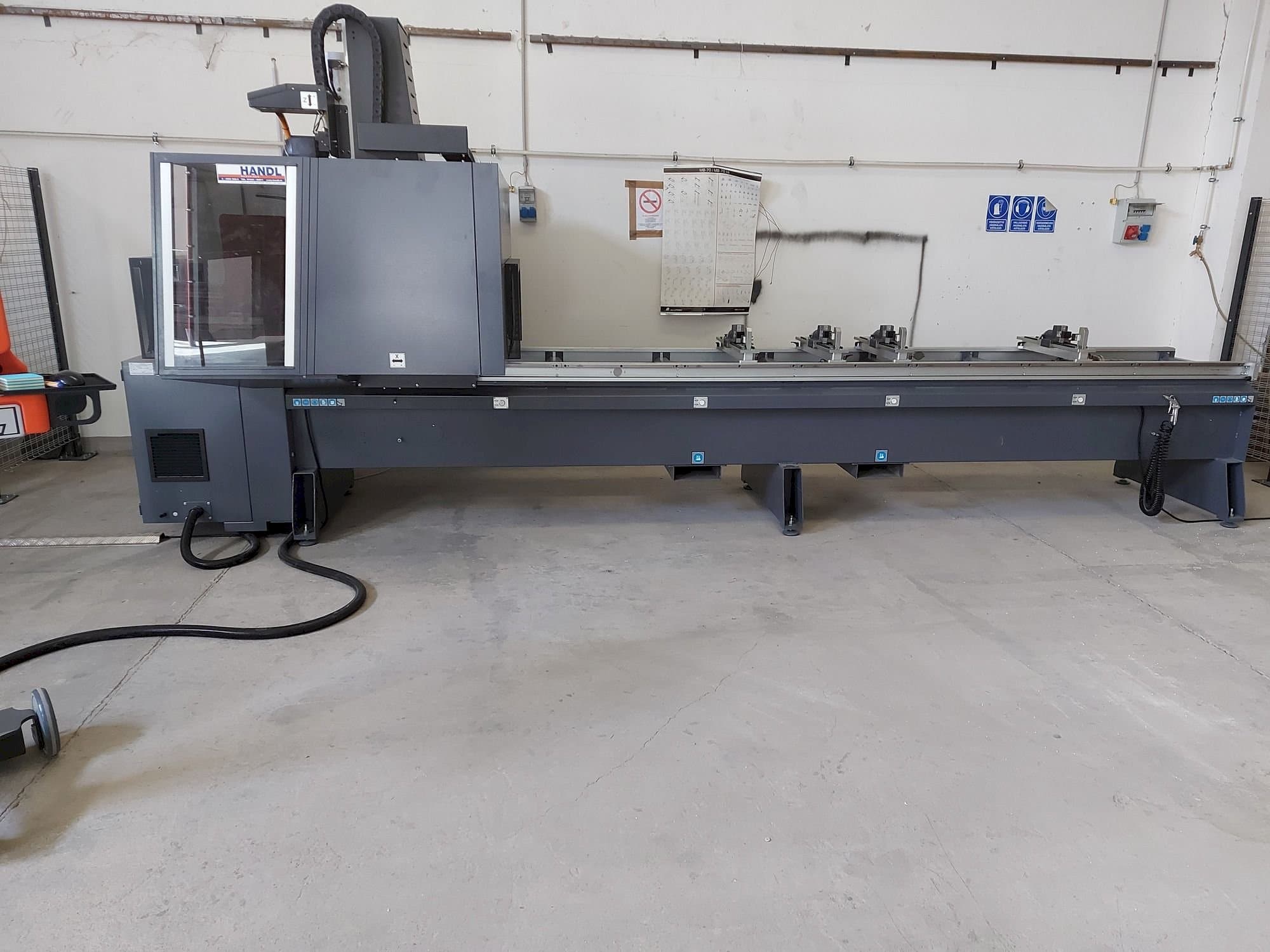 Tekna TKE943-4 Mašinos vaizdas iš priekio