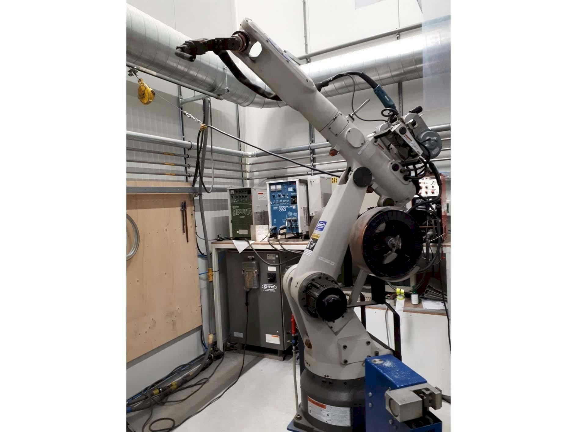 OTC Daihen Welding Robot Mašinos vaizdas iš priekio