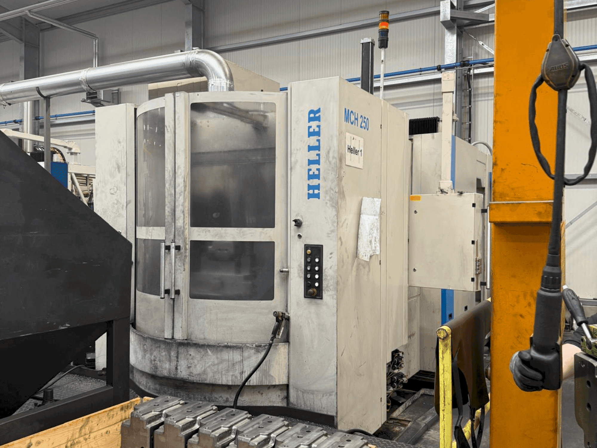 HELLER MCH 250 Mašinos vaizdas iš priekio