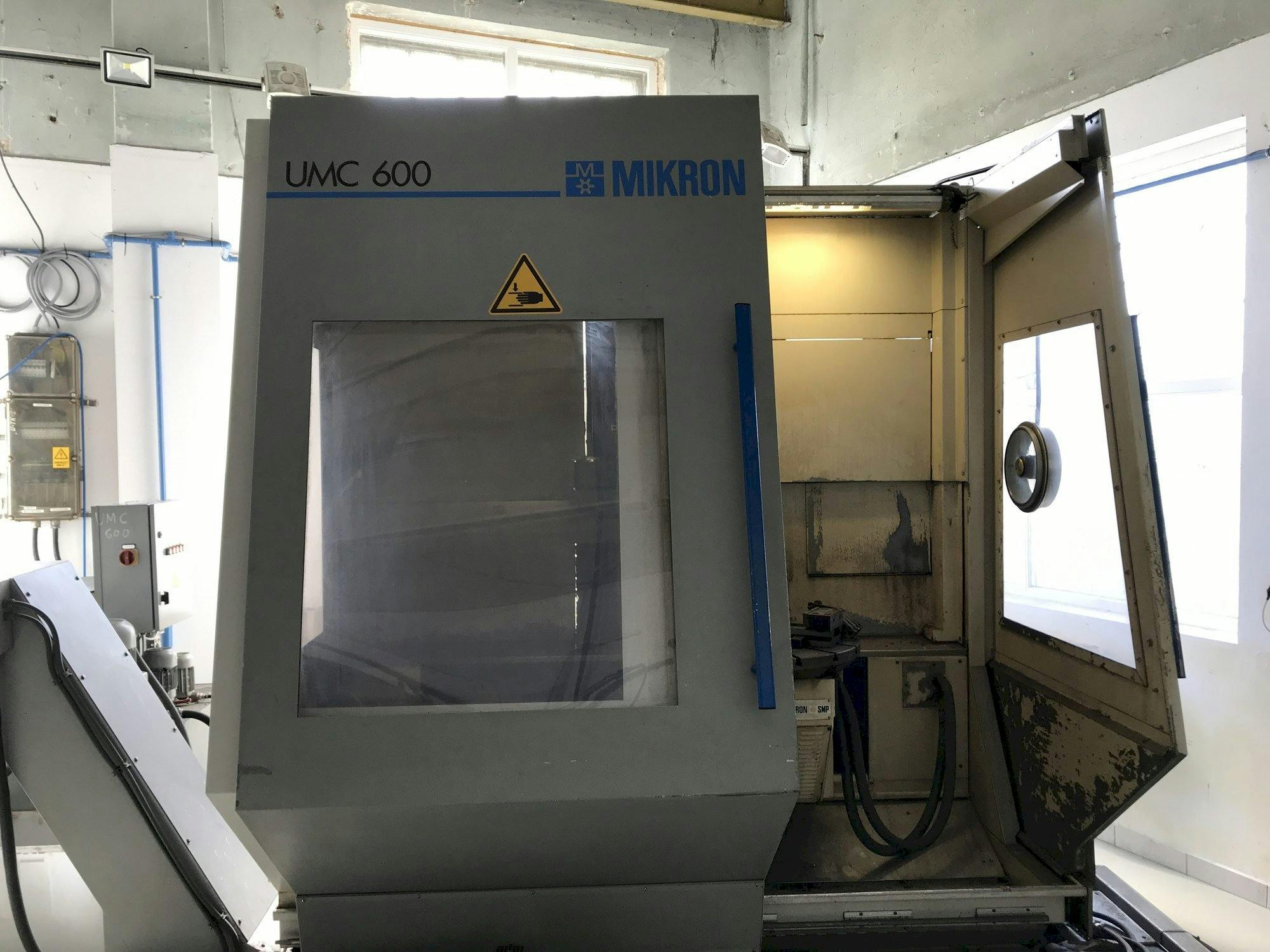 MIKRON UMC 600 Mašinos vaizdas iš priekio