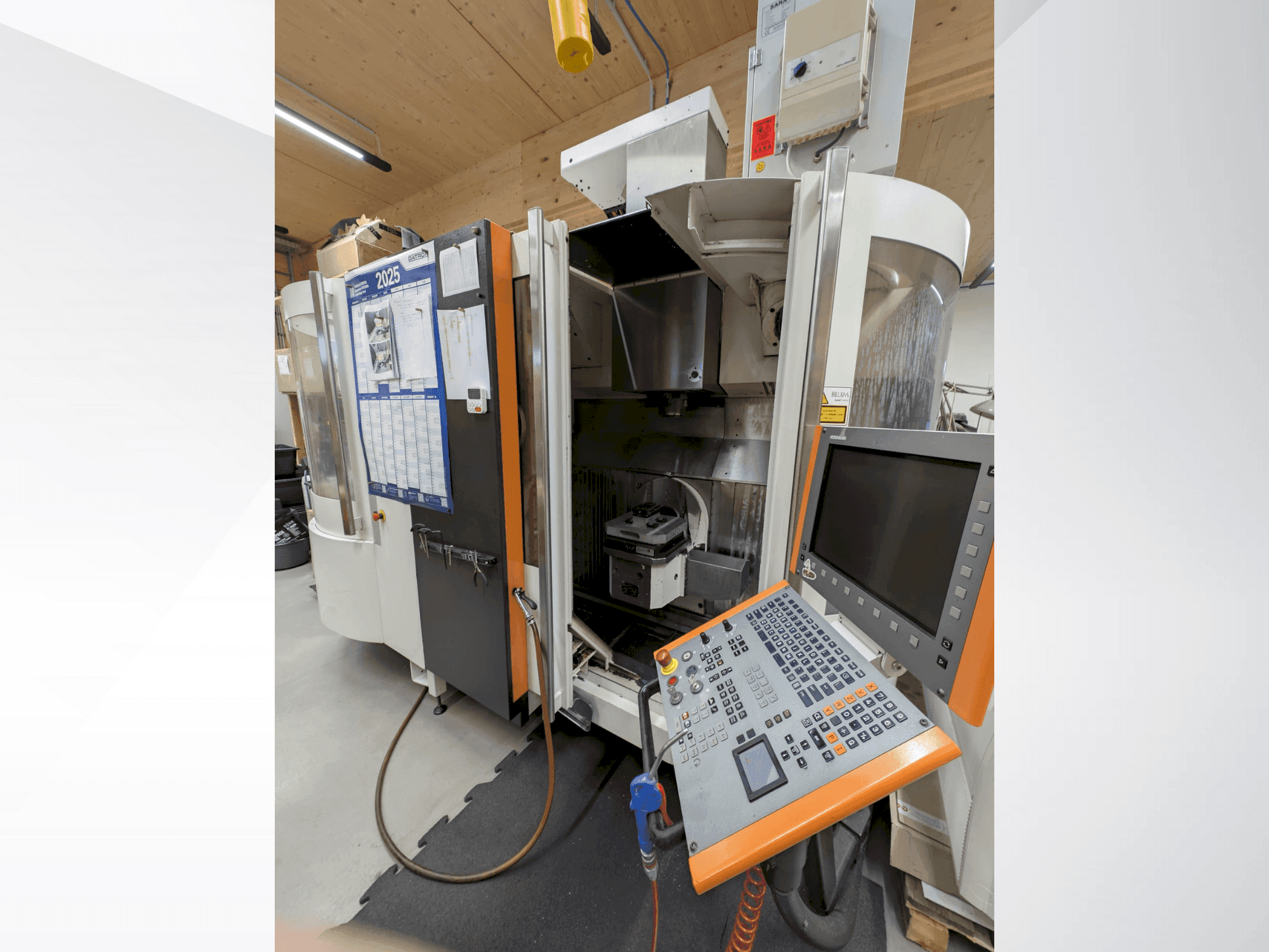 MIKRON UCP 600 Vario Mašinos vaizdas iš priekio