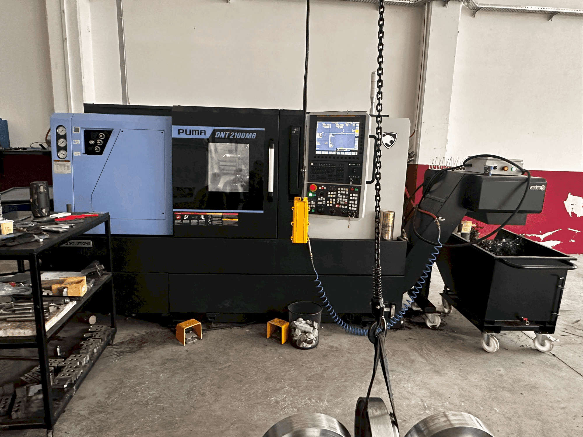 DN SOLUTIONS Puma DNT2100MB Mašinos vaizdas iš priekio