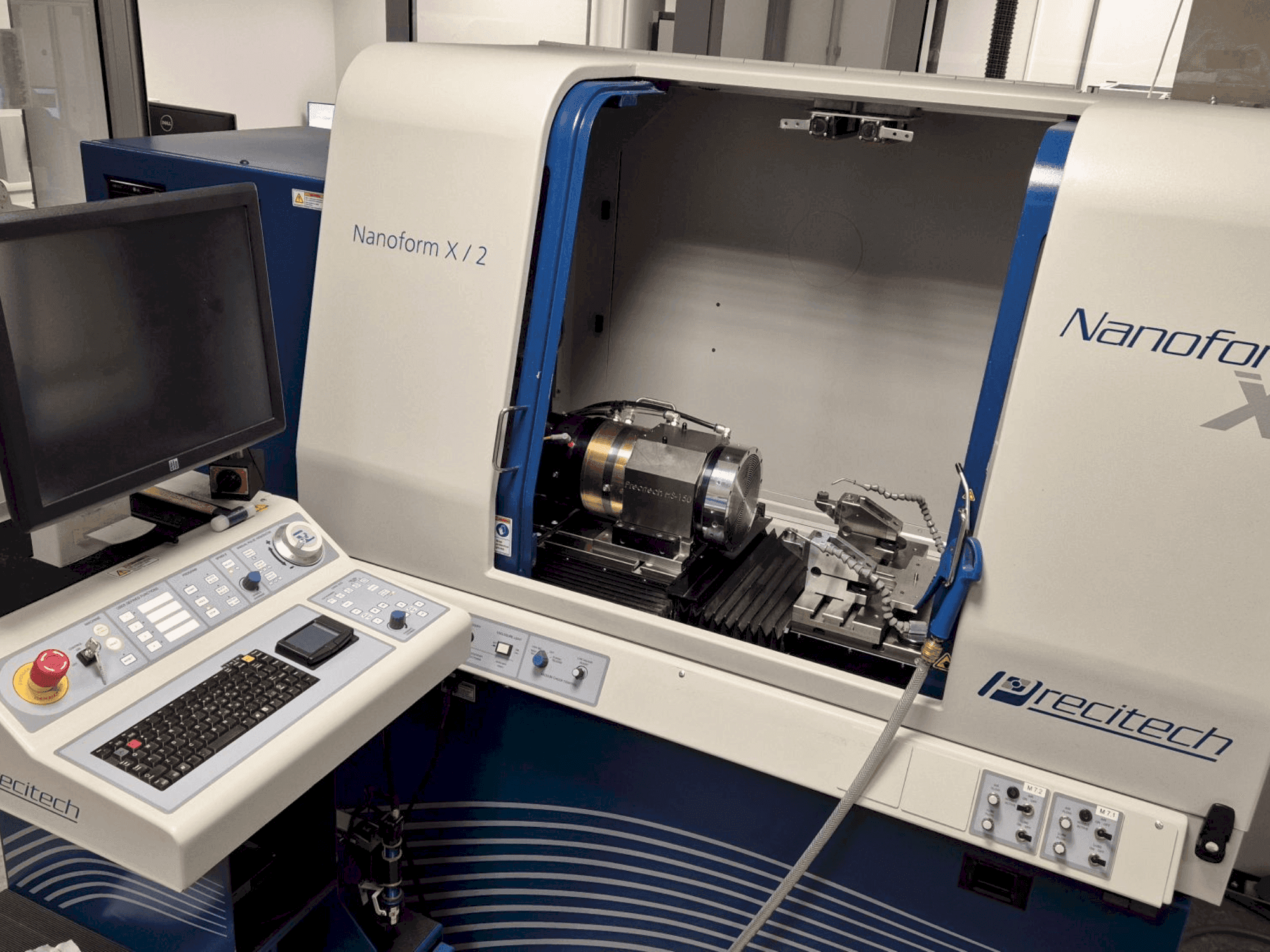 PRECITECH Nanoform X Mašinos vaizdas iš priekio