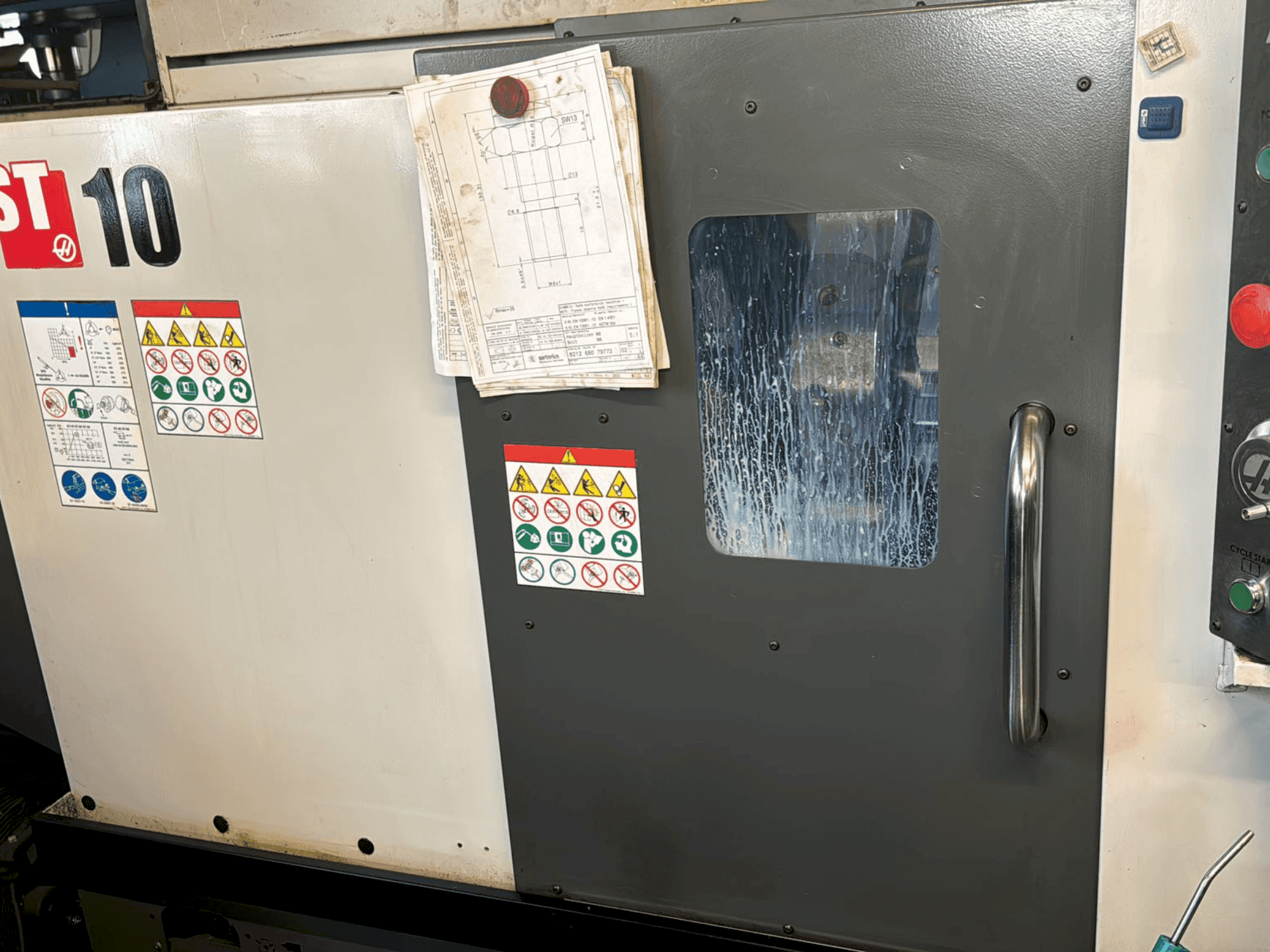 HAAS ST-10 Mašinos vaizdas iš priekio