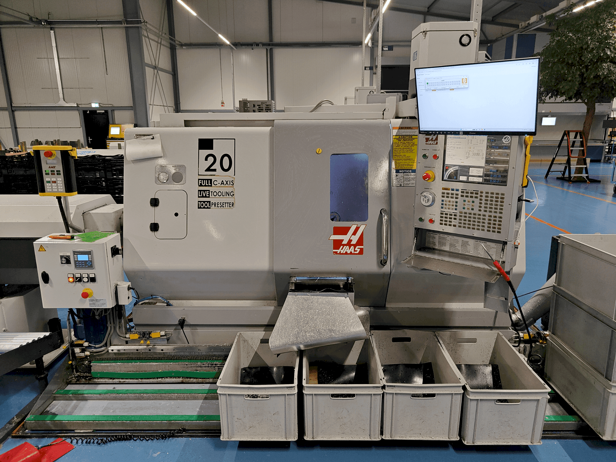 HAAS SL-20HE (2006) Mašinos vaizdas iš priekio