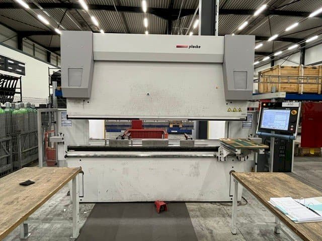 PLACKE HQPB P595 Mašinos vaizdas iš priekio