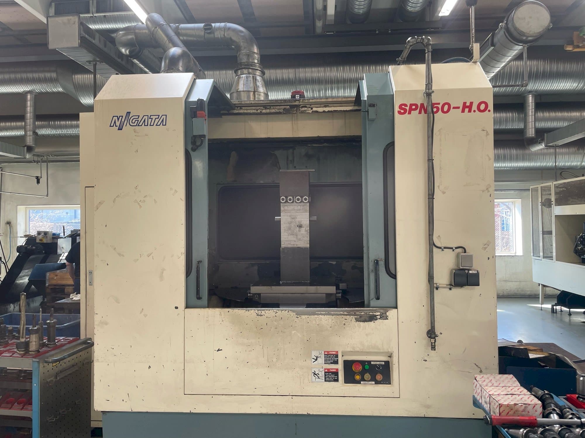 Niigata SPN 50-HO Mašinos vaizdas iš priekio