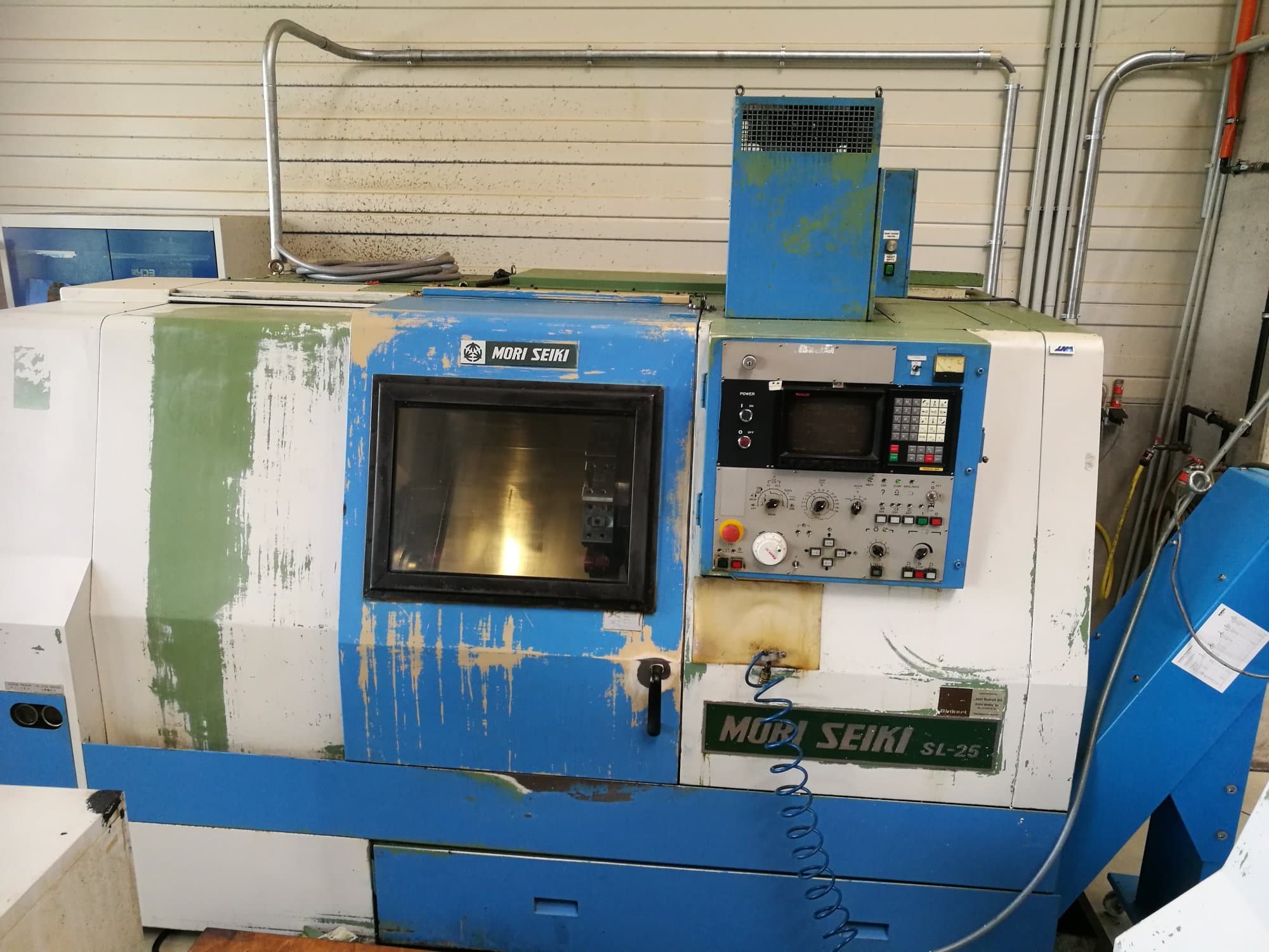 MORI SEIKI SL-25A/500 Mašinos vaizdas iš priekio