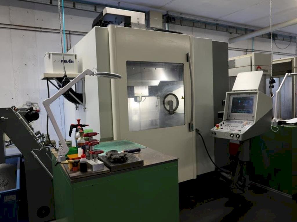 DMG DMC65V Mašinos vaizdas iš priekio