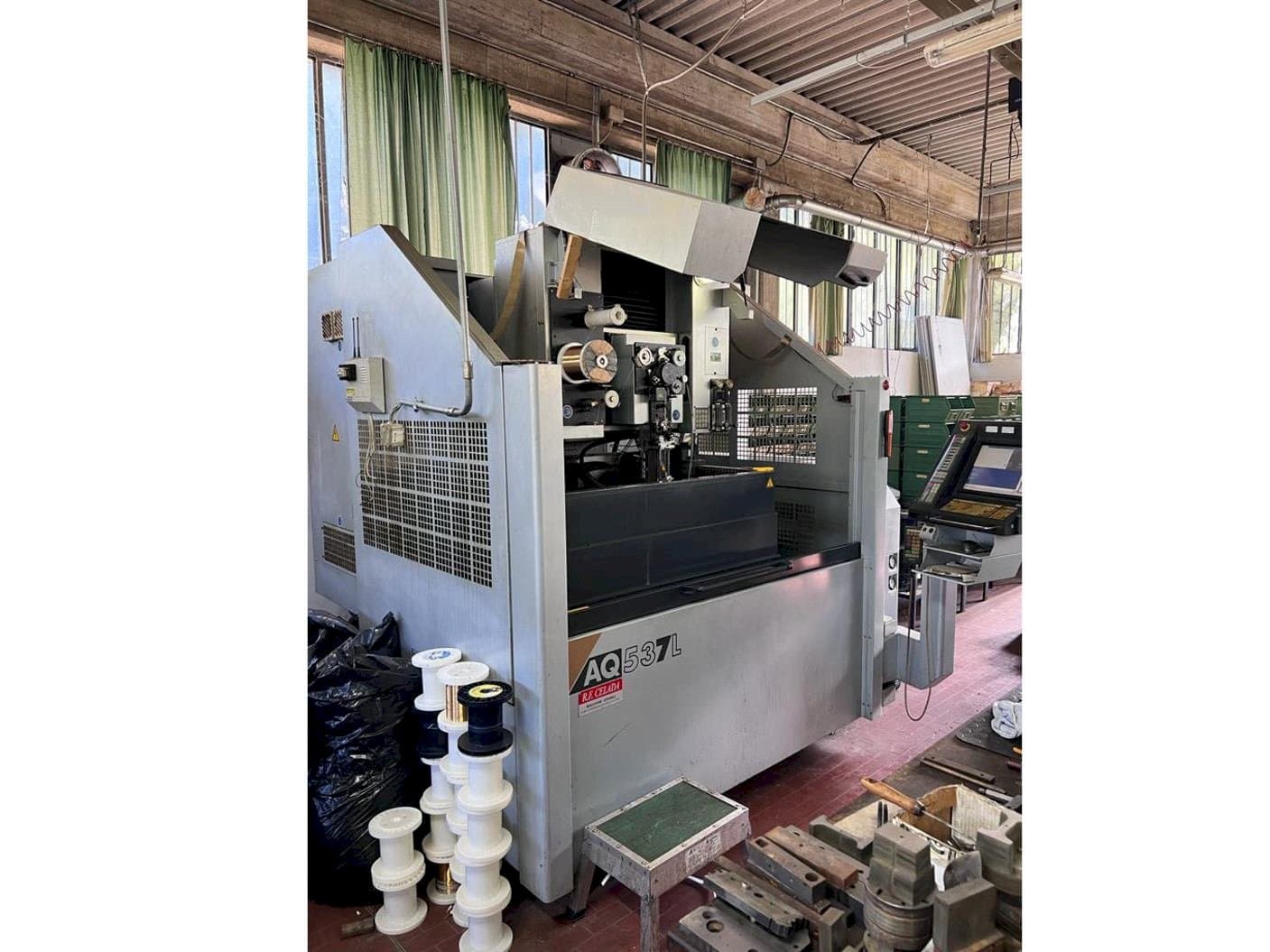 Sodick AQ537L Mašinos vaizdas iš priekio