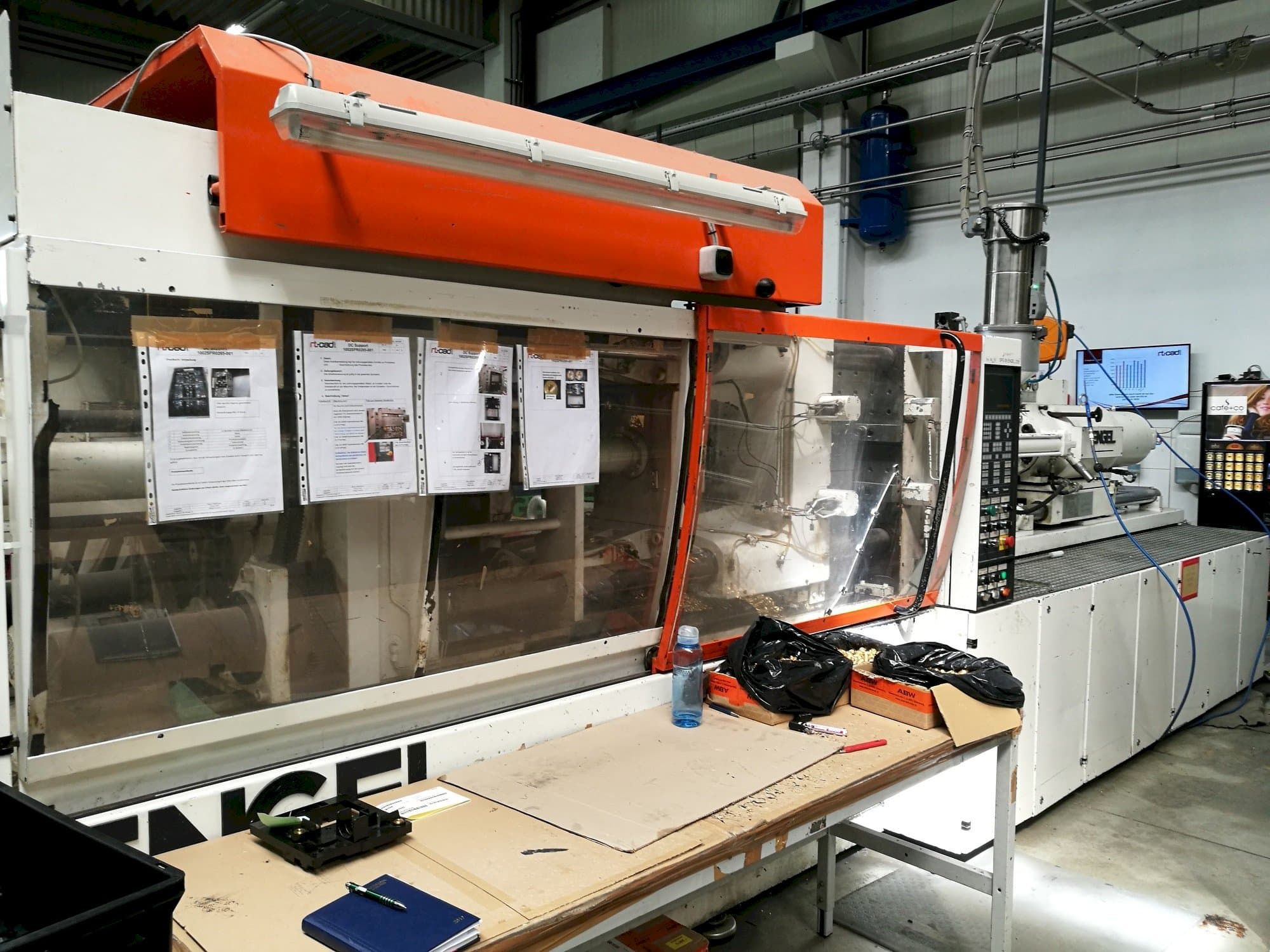 ENGEL ES 1300/225 Mašinos vaizdas iš priekio