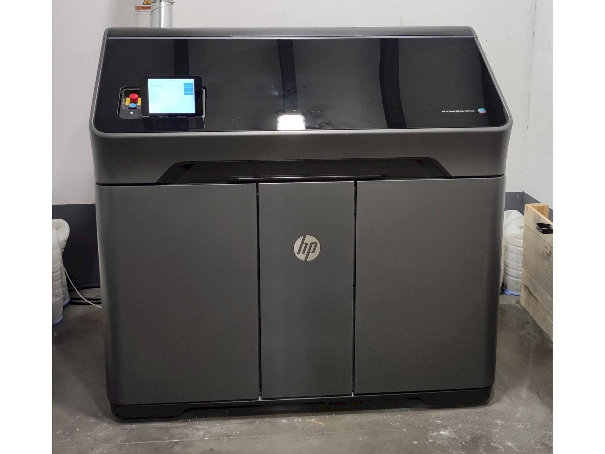 HP MJF 580 Mašinos vaizdas iš priekio