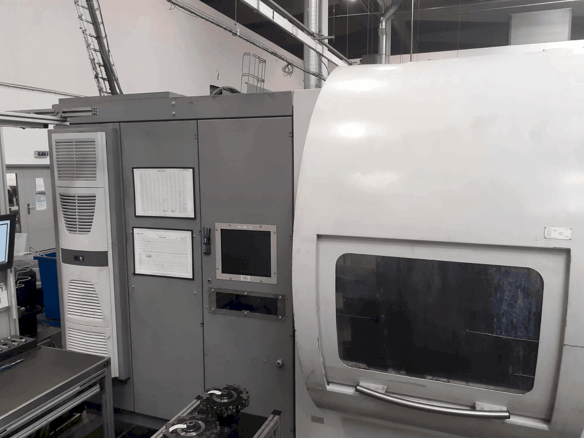 DECKEL MAHO DMC 80 H Mašinos vaizdas iš priekio